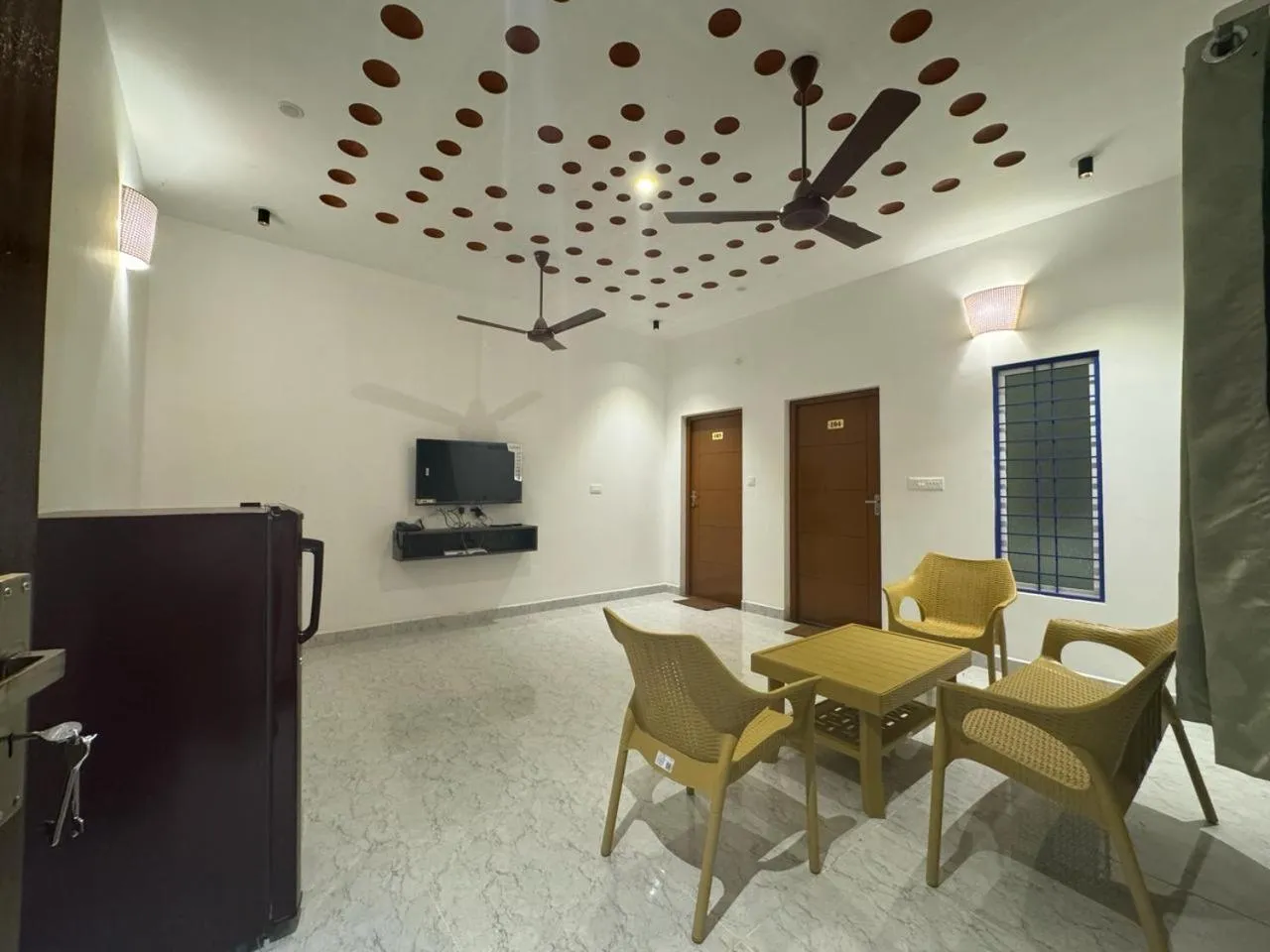 Communal lounge/ TV room in La Tamara Suite - TIE