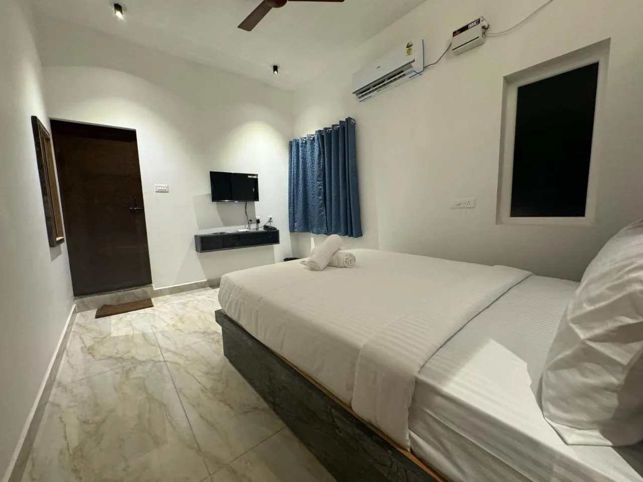 TV and multimedia, Bed in La Tamara Suite - TIE