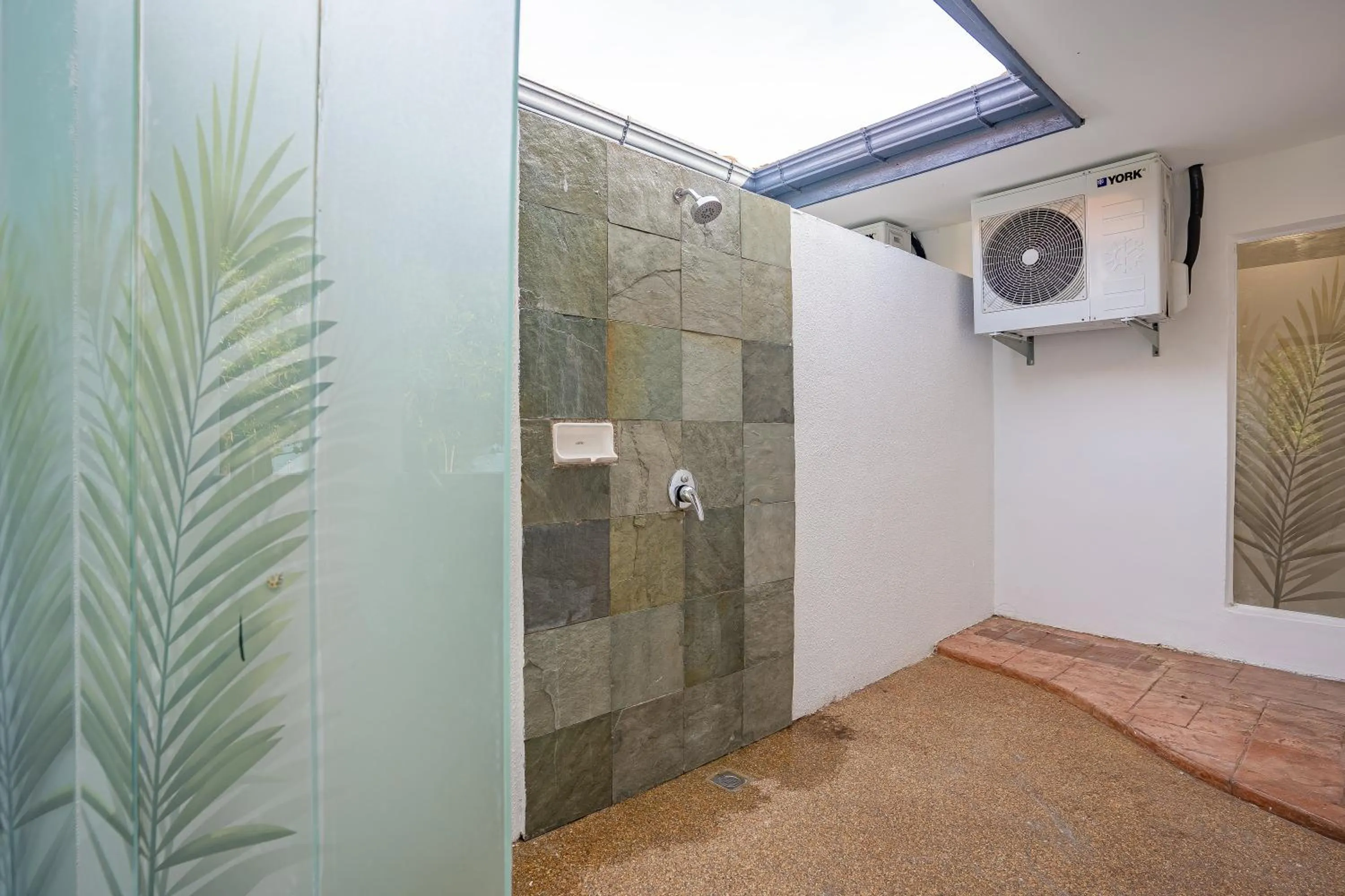Shower in BIDONG VIEW RESORT