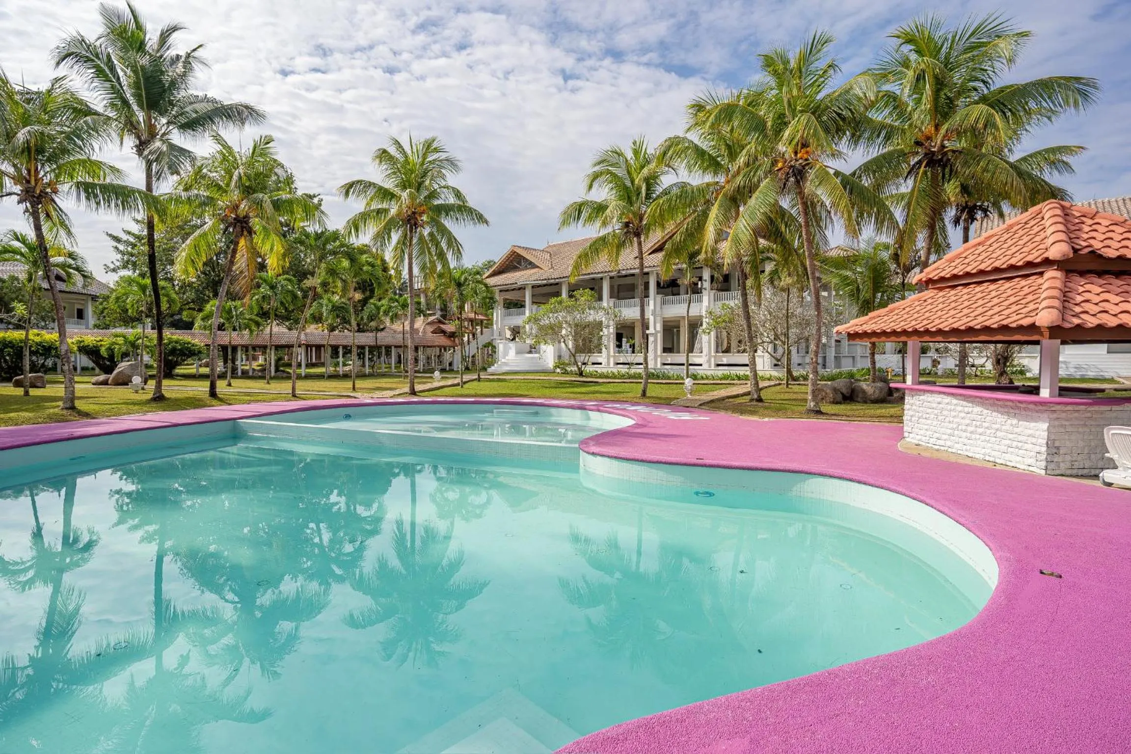Swimming pool in BIDONG VIEW RESORT