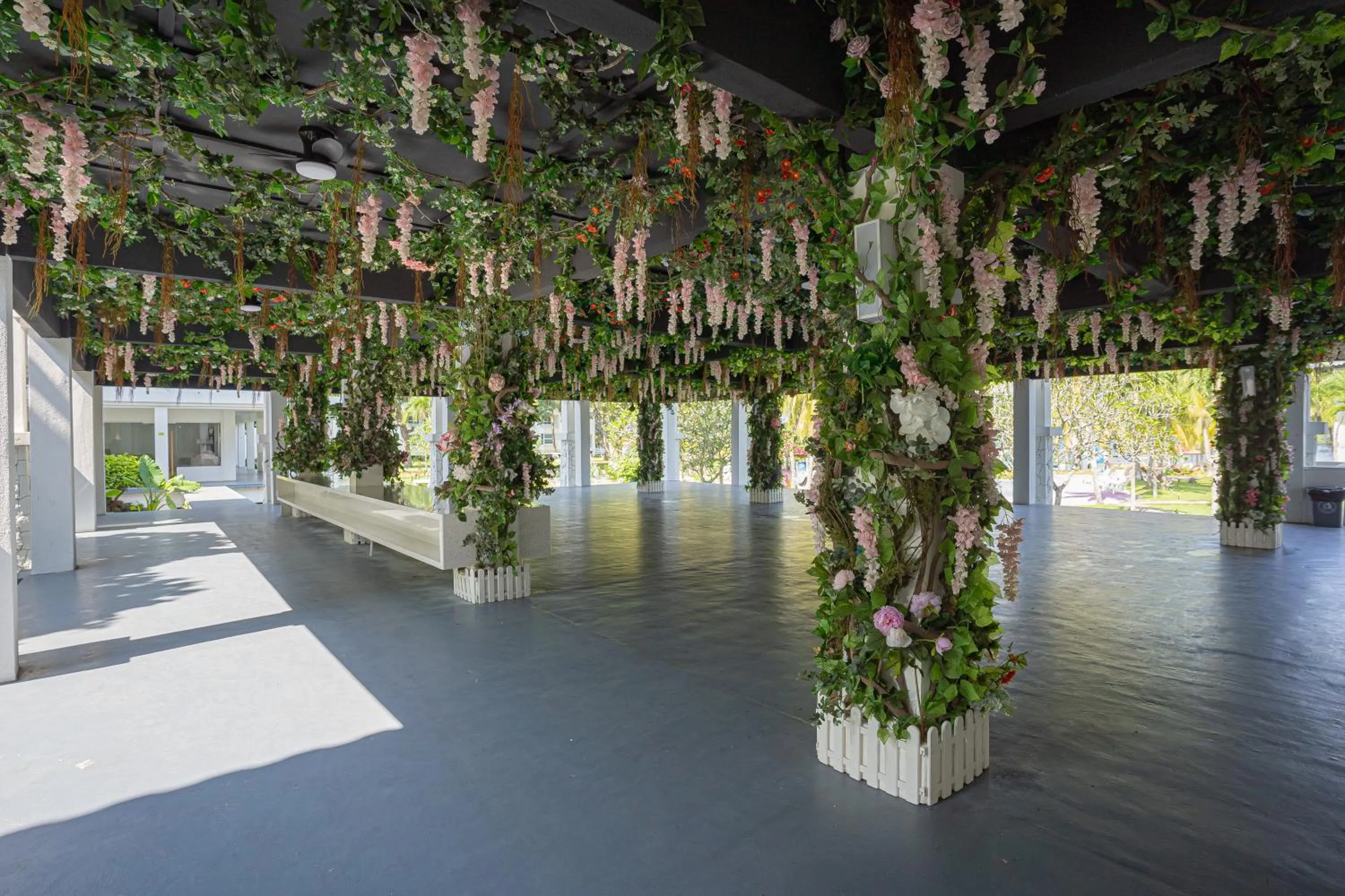 Dining area in BIDONG VIEW RESORT