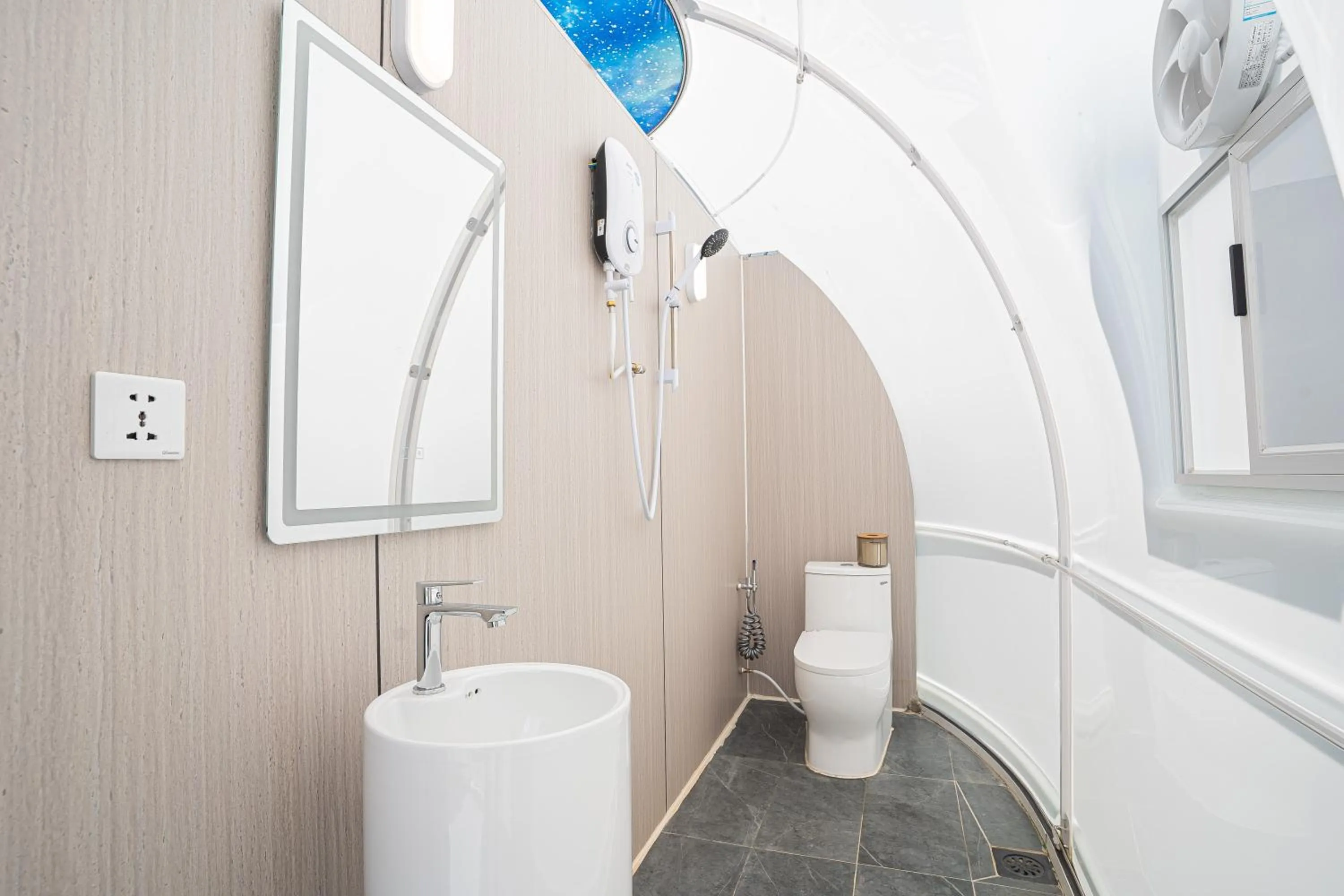 Shower in BIDONG VIEW RESORT