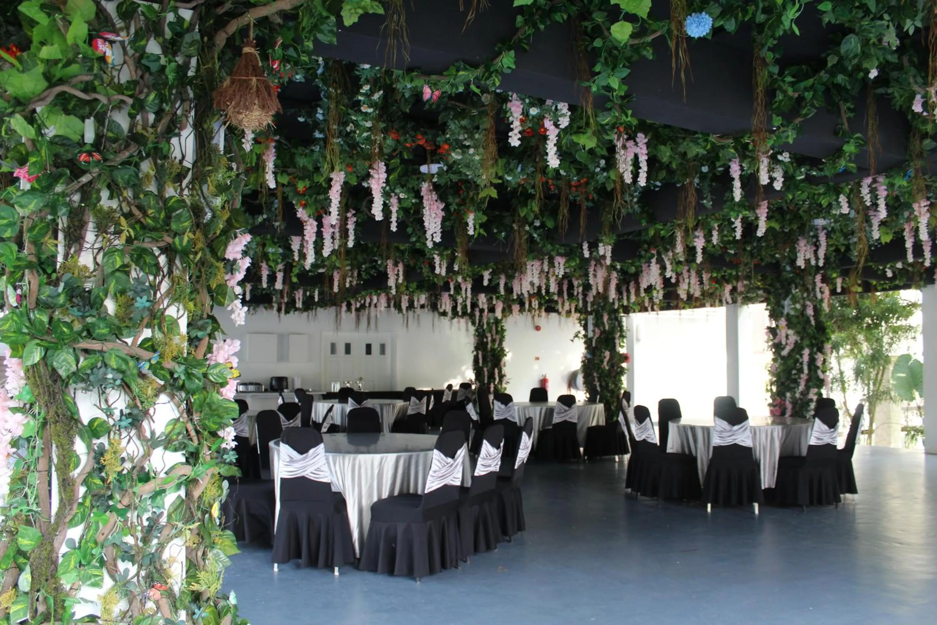 Dining area in BIDONG VIEW RESORT