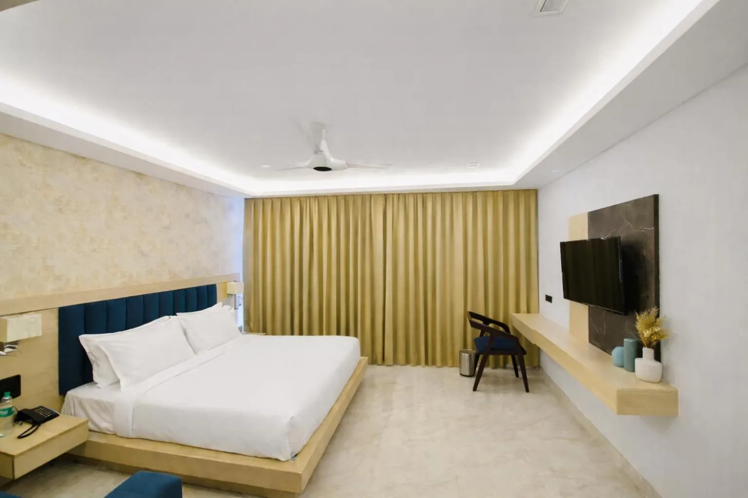 Photo of the whole room, Bed in Hotel Holiday Grand