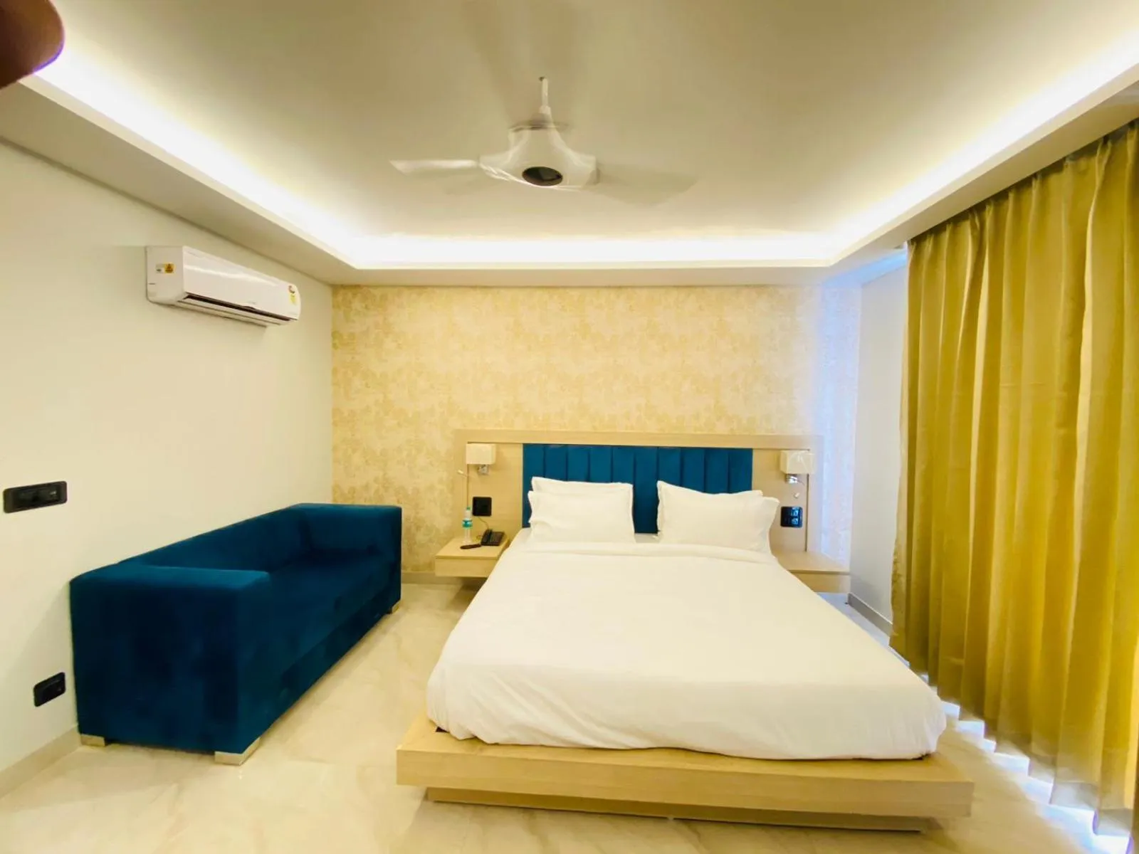 Photo of the whole room, Bed in Hotel Holiday Grand