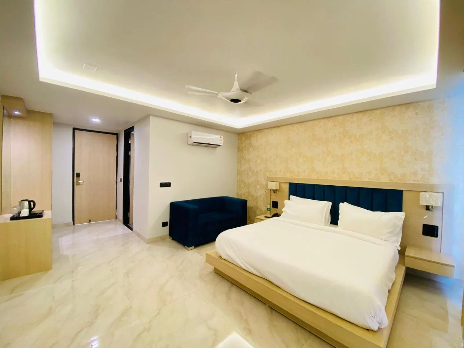 Photo of the whole room, Bed in Hotel Holiday Grand