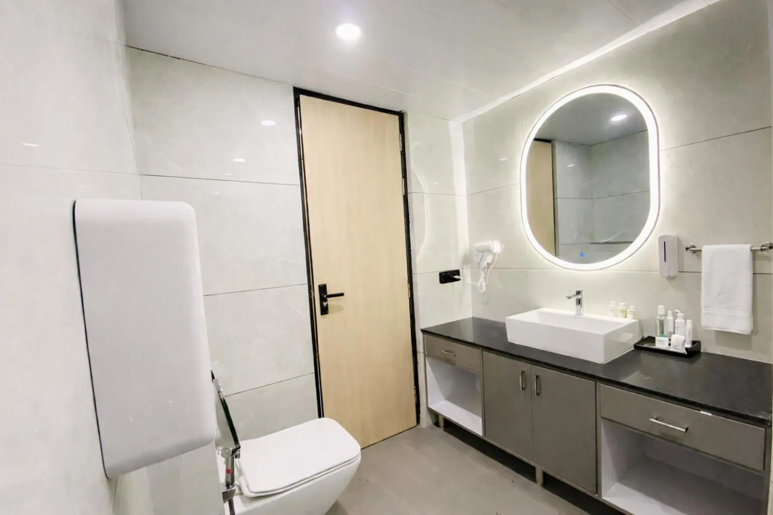 Bathroom in Hotel Holiday Grand