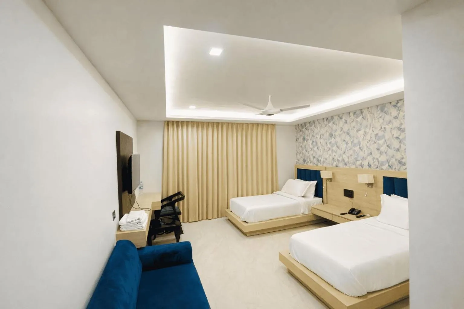 Bedroom, Bed in Hotel Holiday Grand