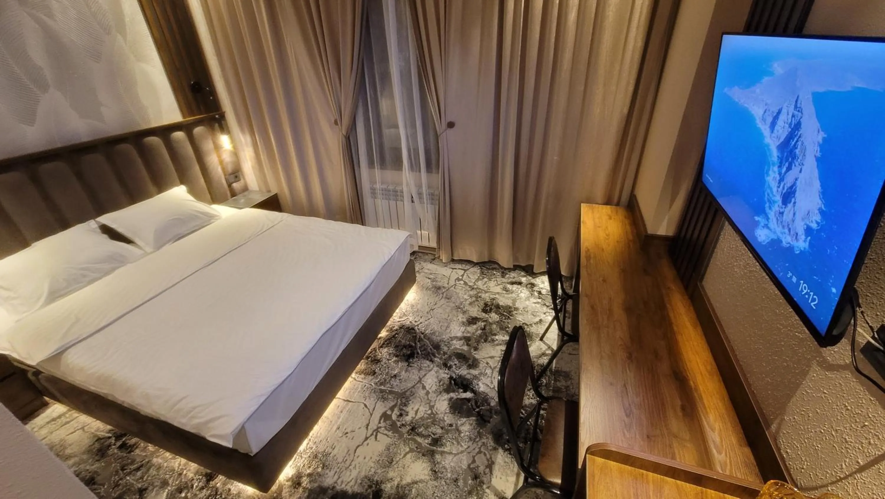 Dining area, Bed in Homy House Hotel