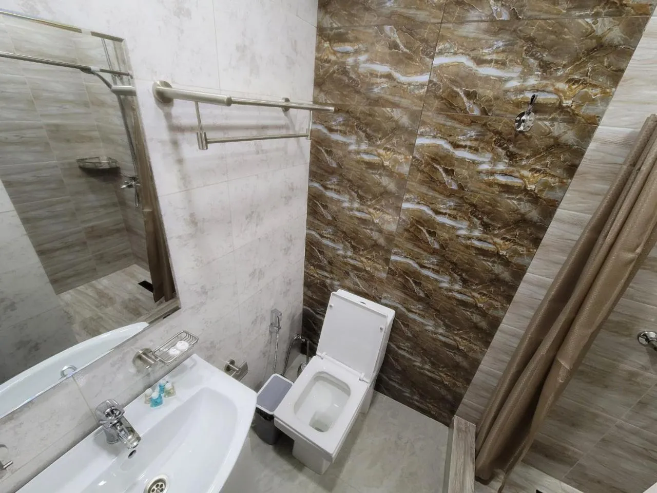 Shower in Homy House Hotel