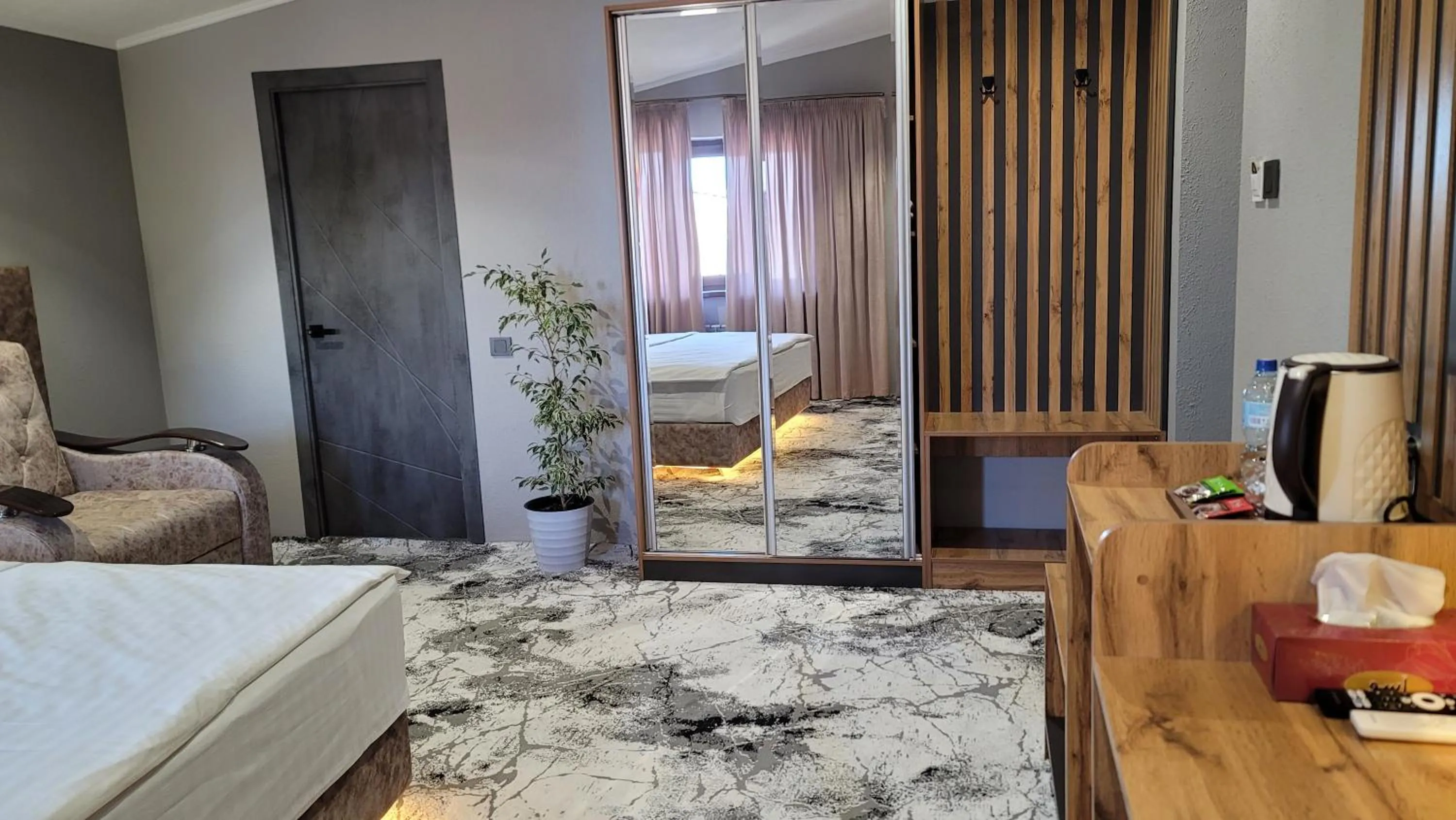 Photo of the whole room, Bed in Homy House Hotel