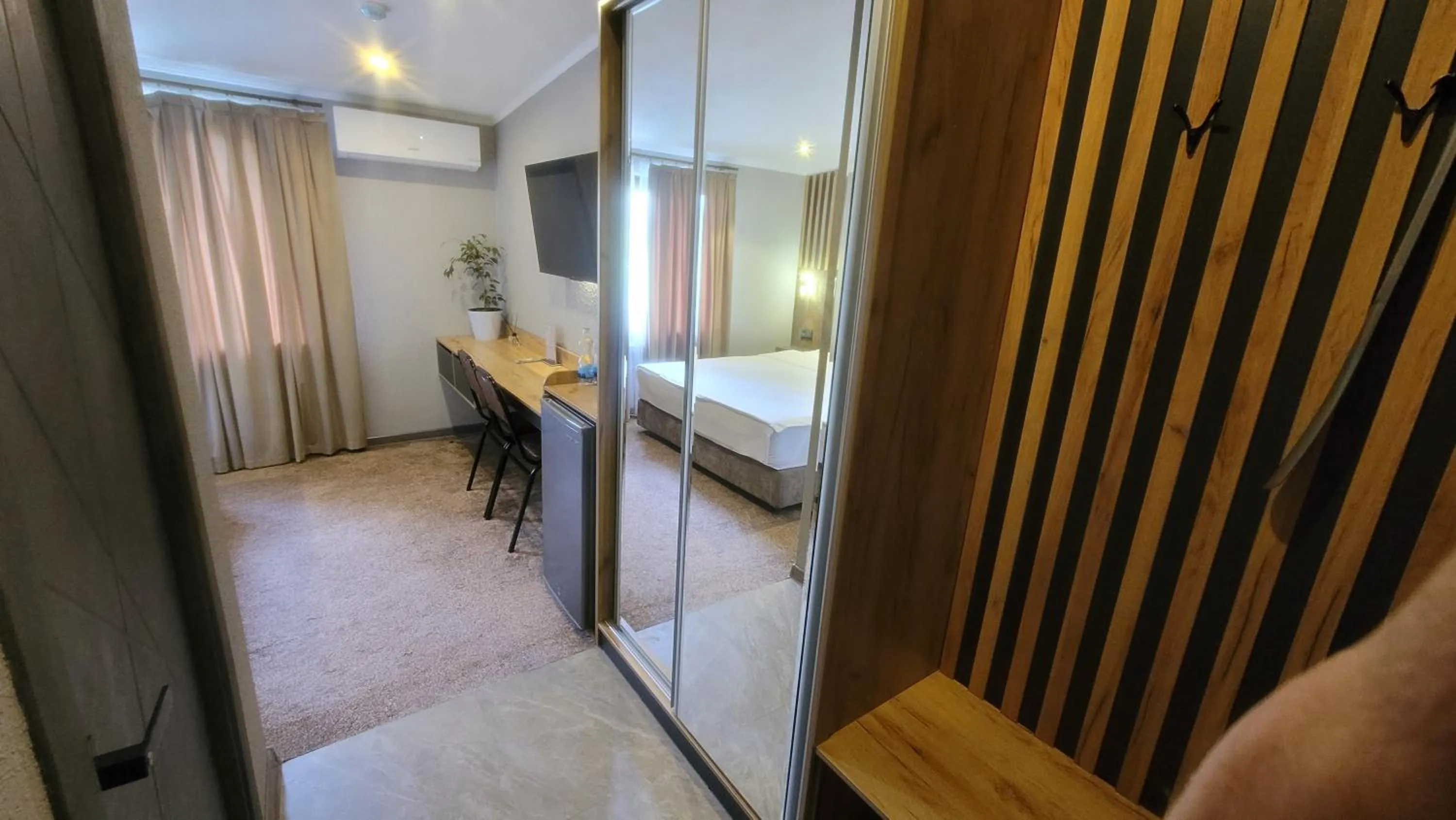 hair dresser, Bed in Homy House Hotel