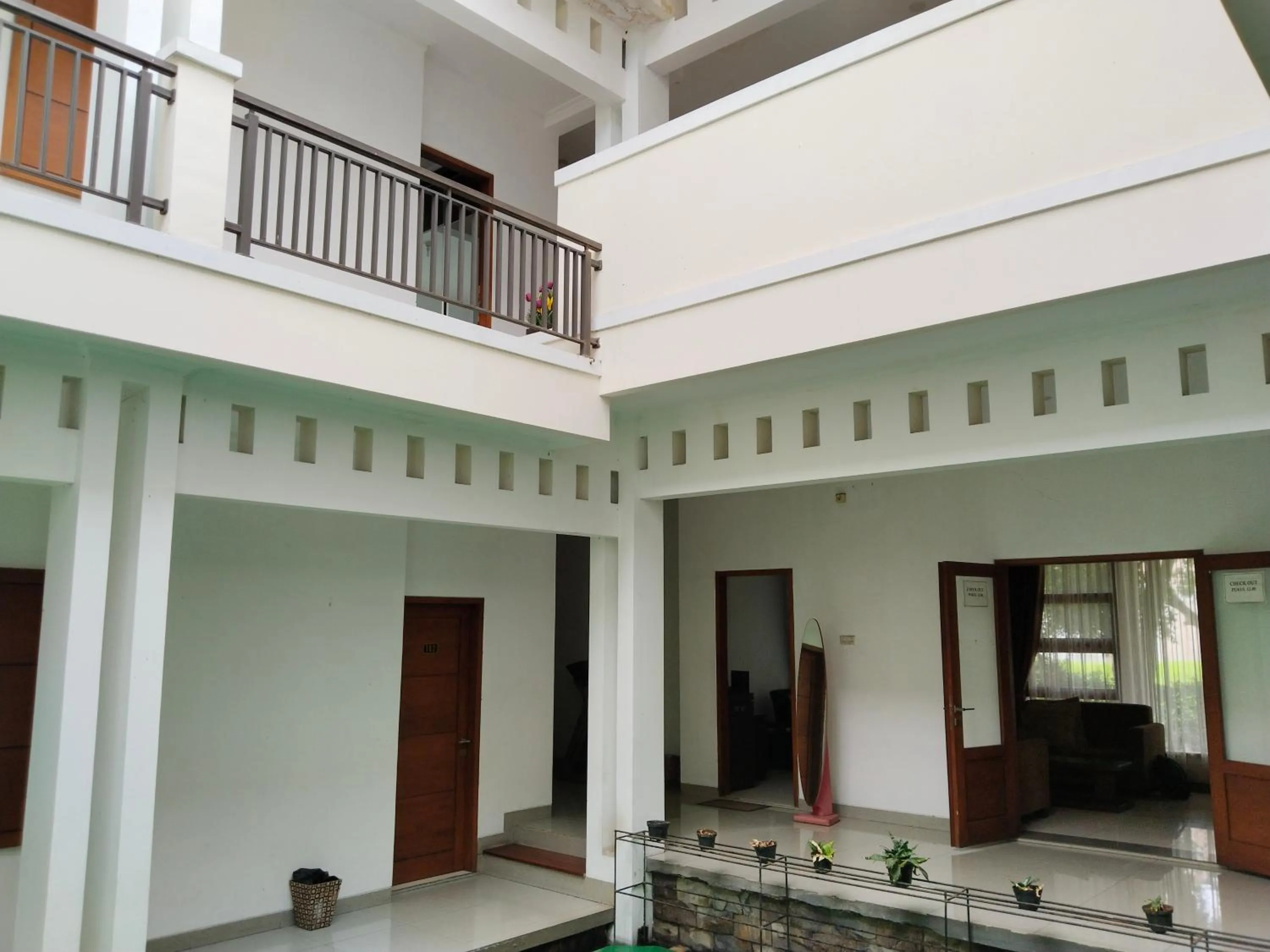 Twin Guest House Grand Wisata