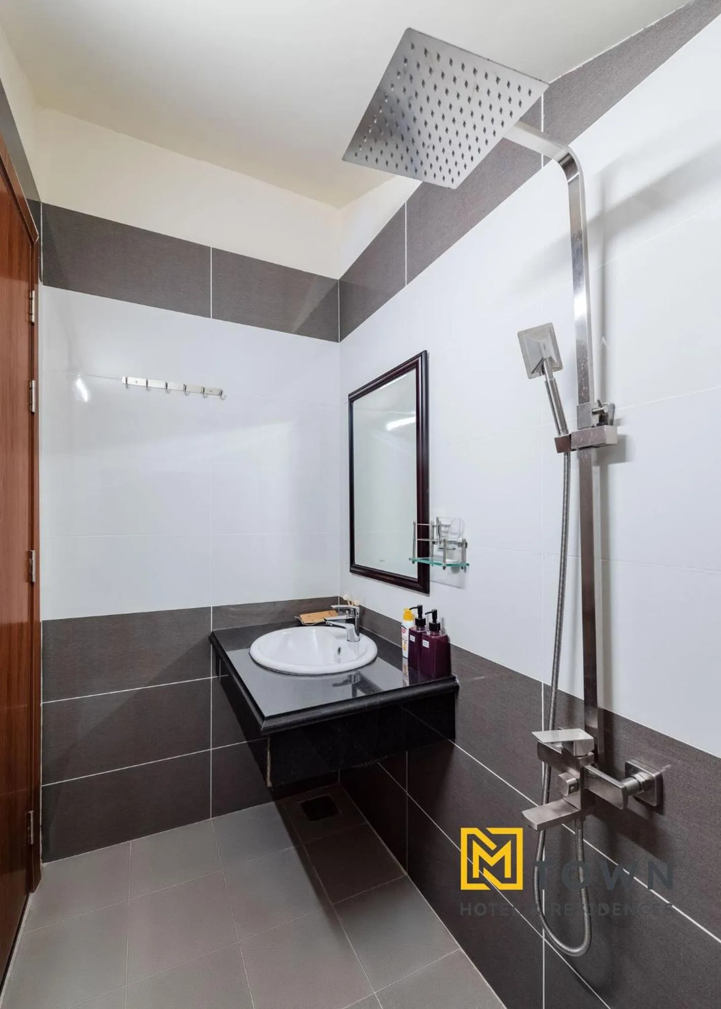 Shower in Luxy Park Hotel & Apartments - MTown