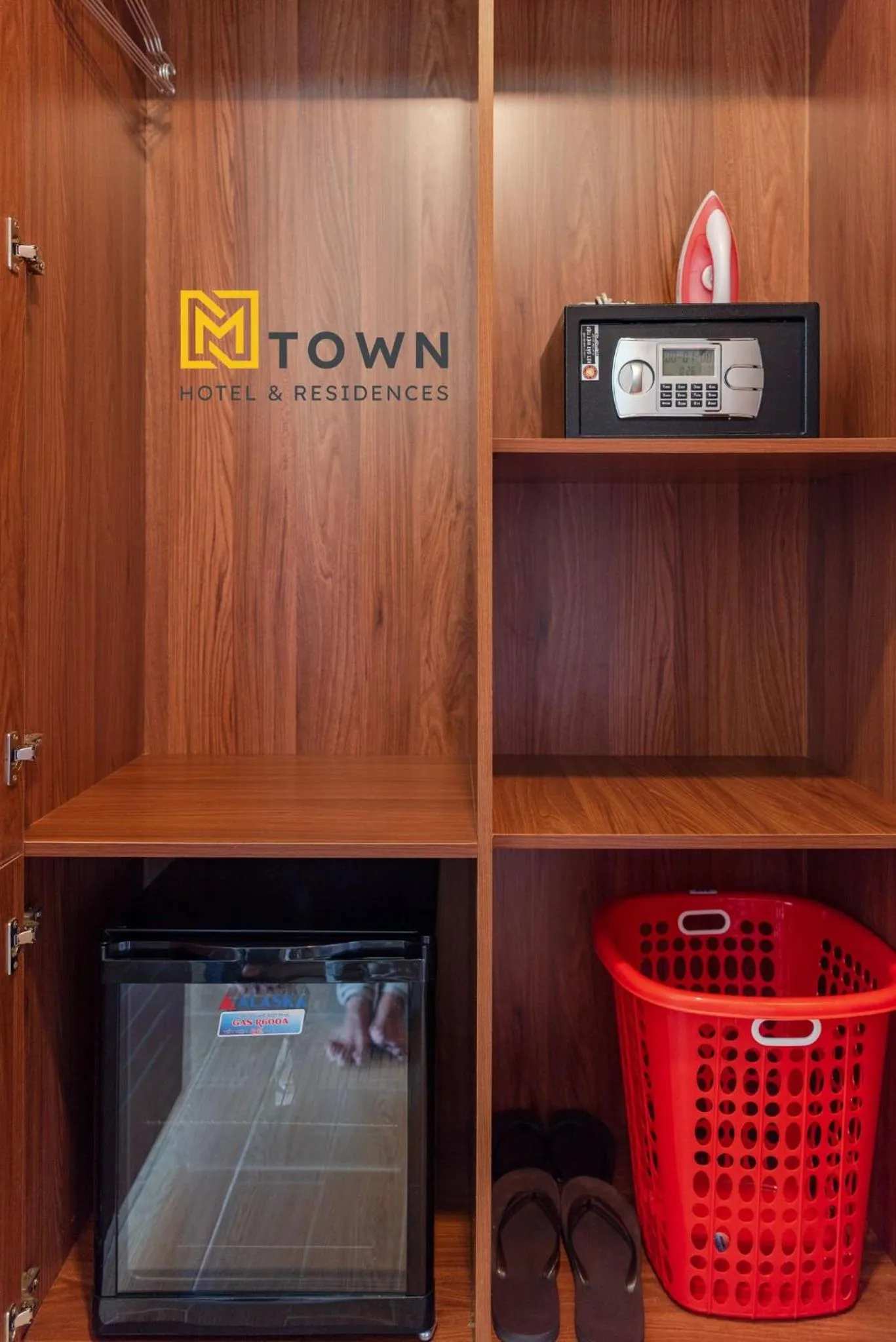 wardrobe in Luxy Park Hotel & Apartments - MTown