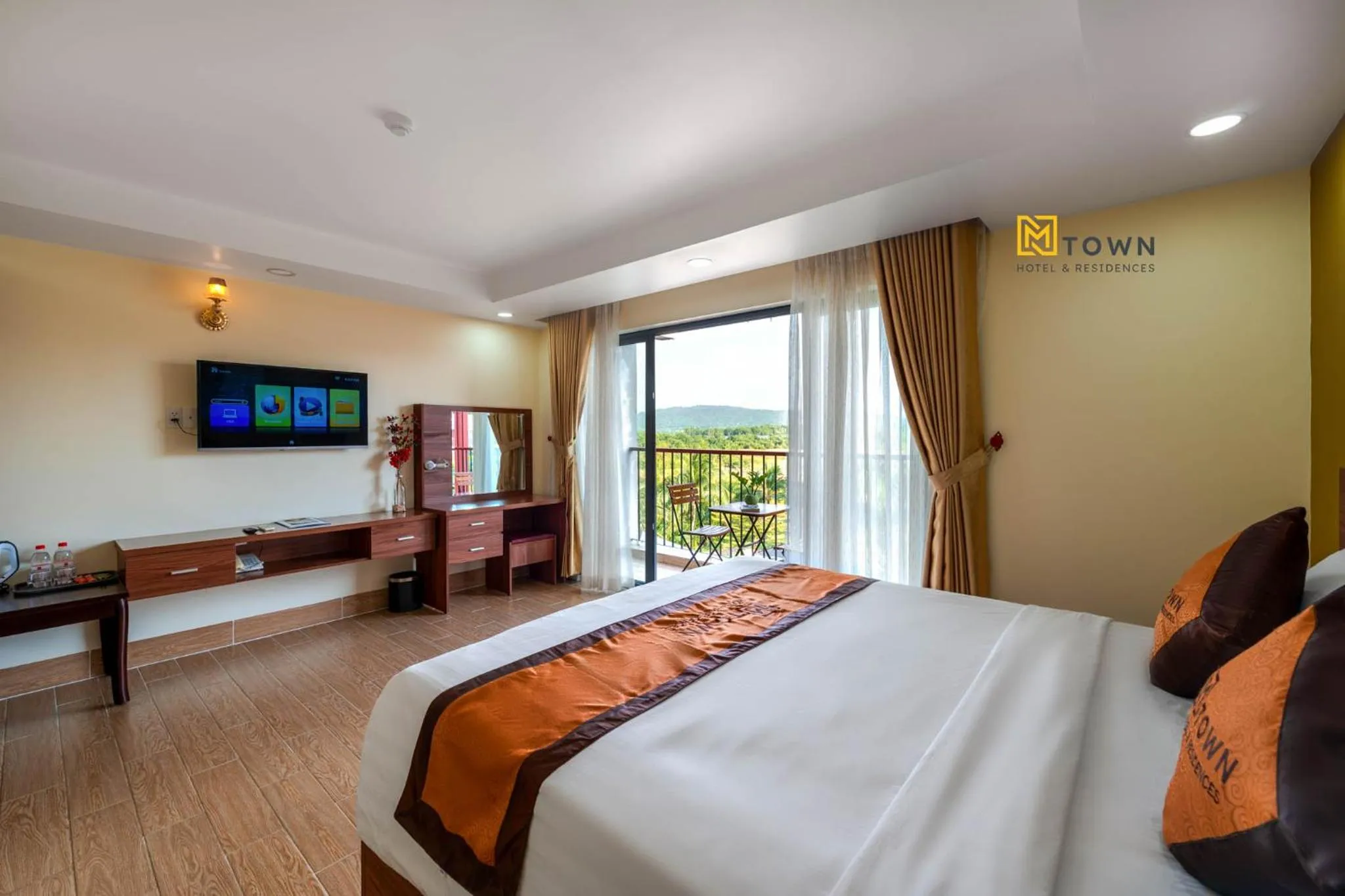 Communal lounge/ TV room, Bed in Luxy Park Hotel & Apartments - MTown