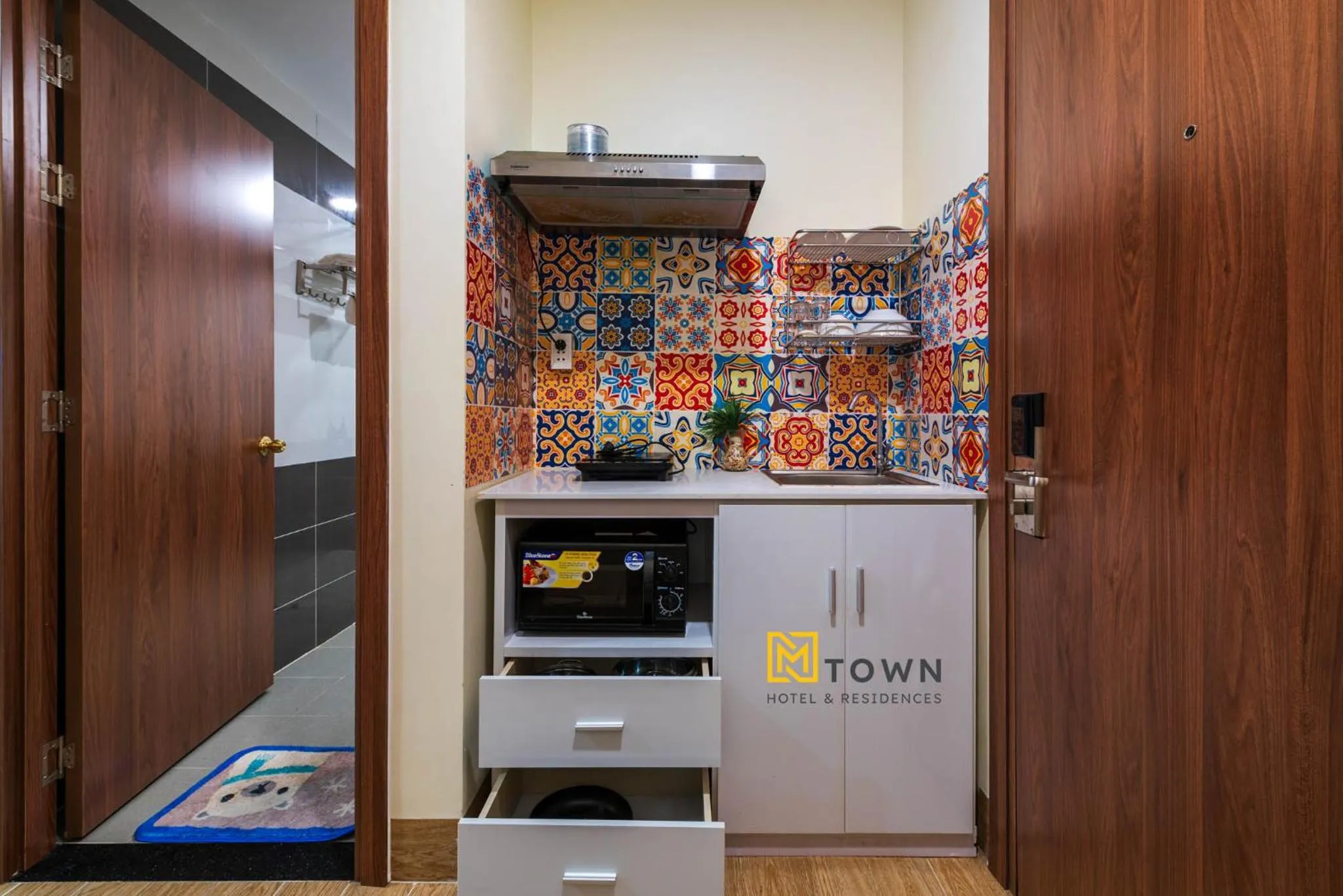 Kitchen or kitchenette in Luxy Park Hotel & Apartments - MTown