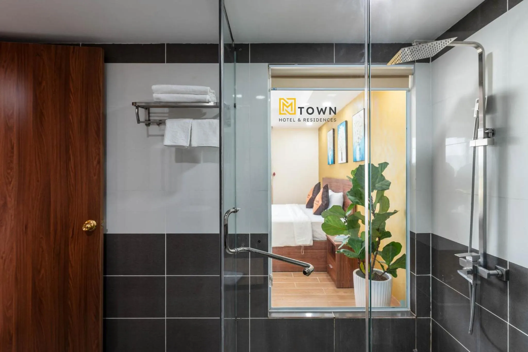 Shower in Luxy Park Hotel & Apartments - MTown