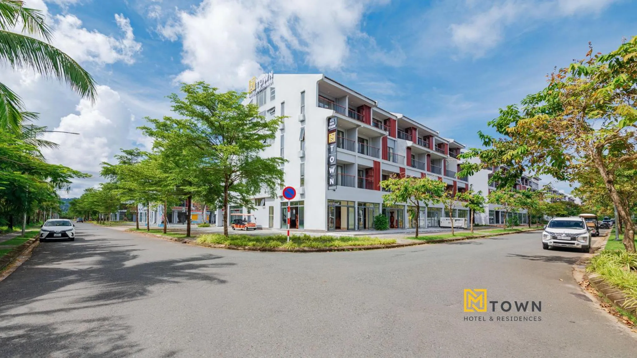 Property building in Luxy Park Hotel & Apartments - MTown