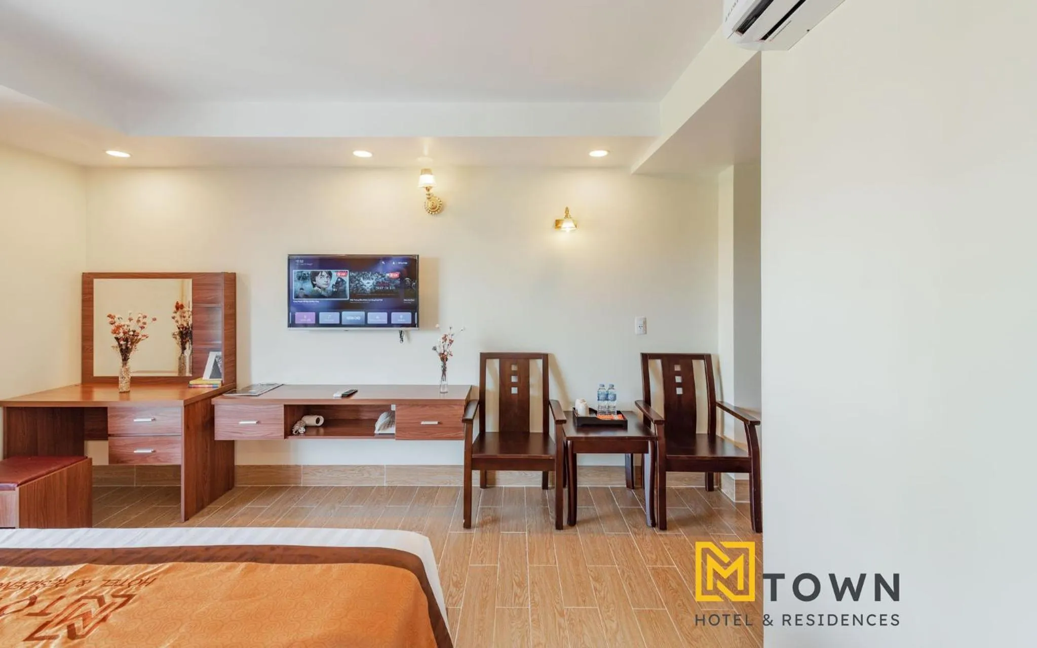 Communal lounge/ TV room, Bed in Luxy Park Hotel & Apartments - MTown