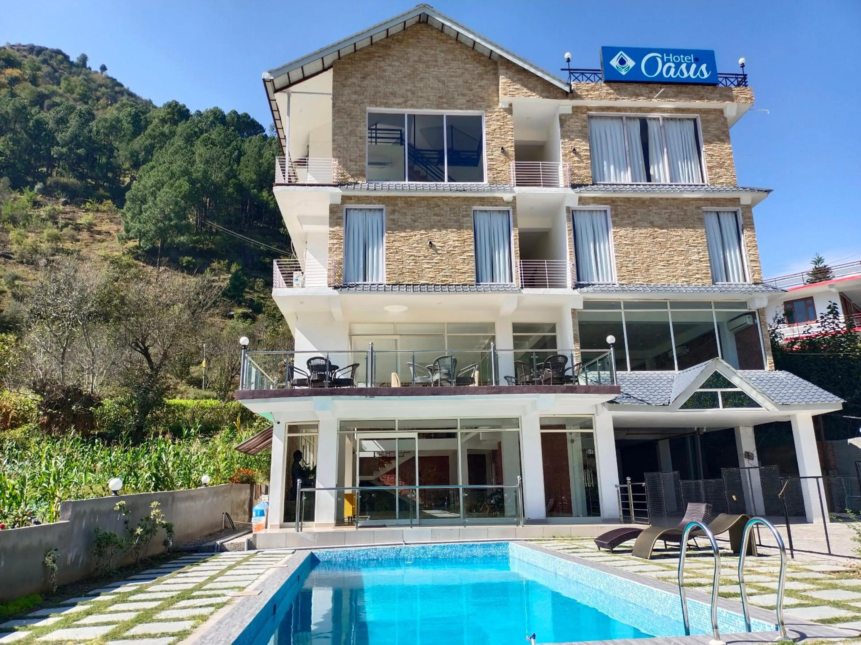 Property building in Gezellig Inn - Hotel Oasis