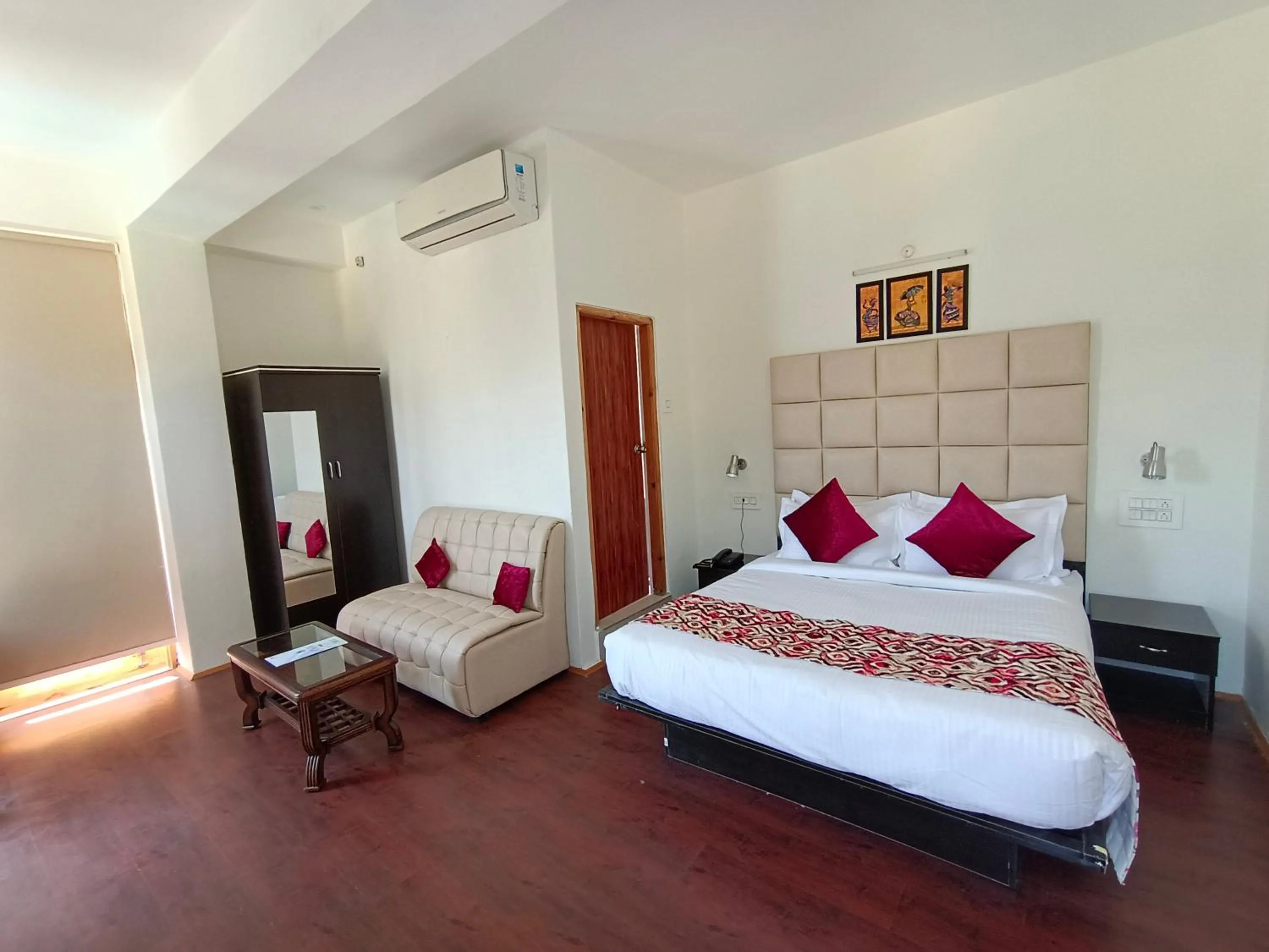 Bedroom, Bed in Gezellig Inn - Hotel Oasis