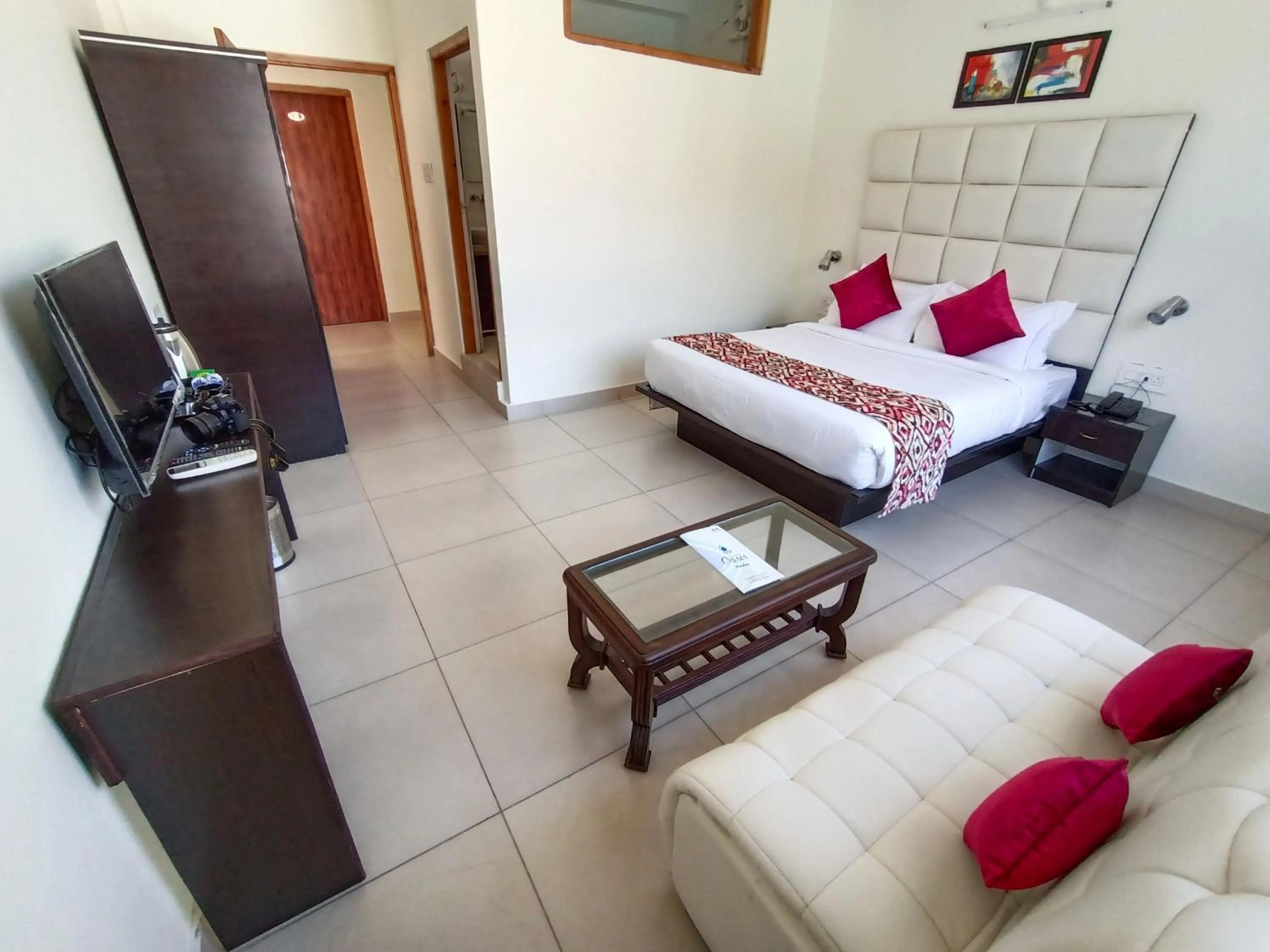 Bedroom, Bed in Gezellig Inn - Hotel Oasis