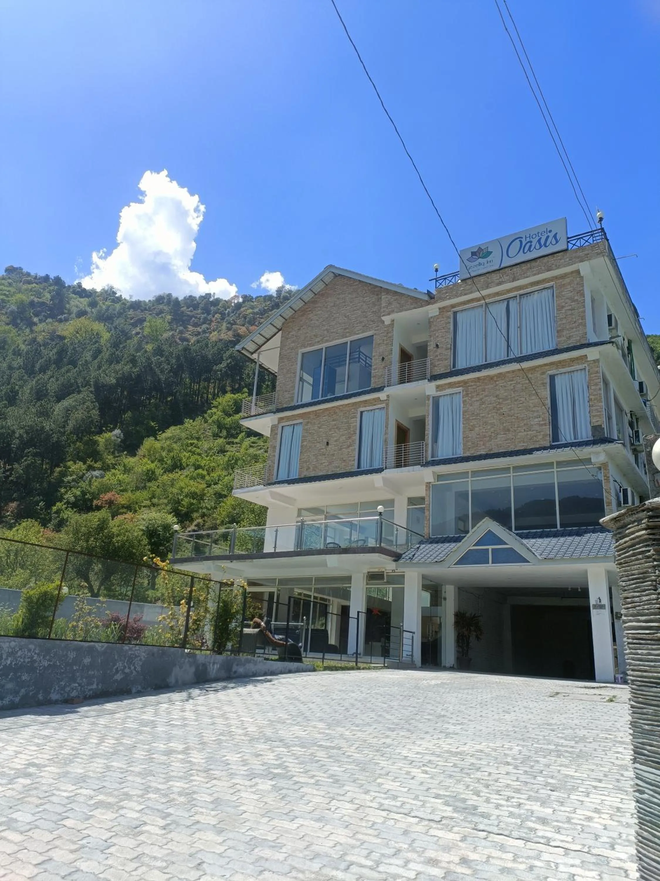 Property building in Gezellig Inn - Hotel Oasis