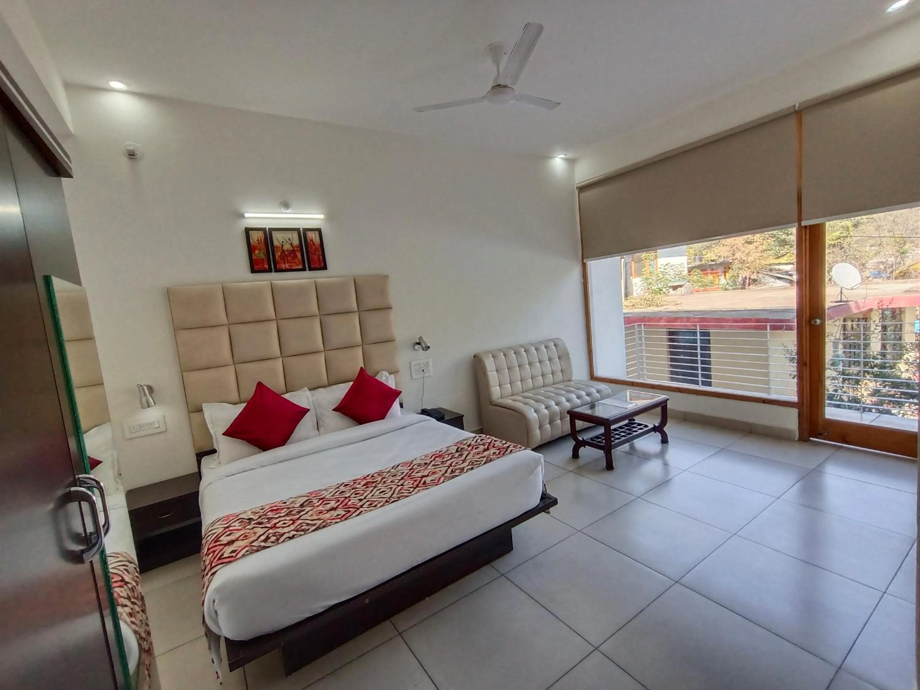 Bedroom, Bed in Gezellig Inn - Hotel Oasis