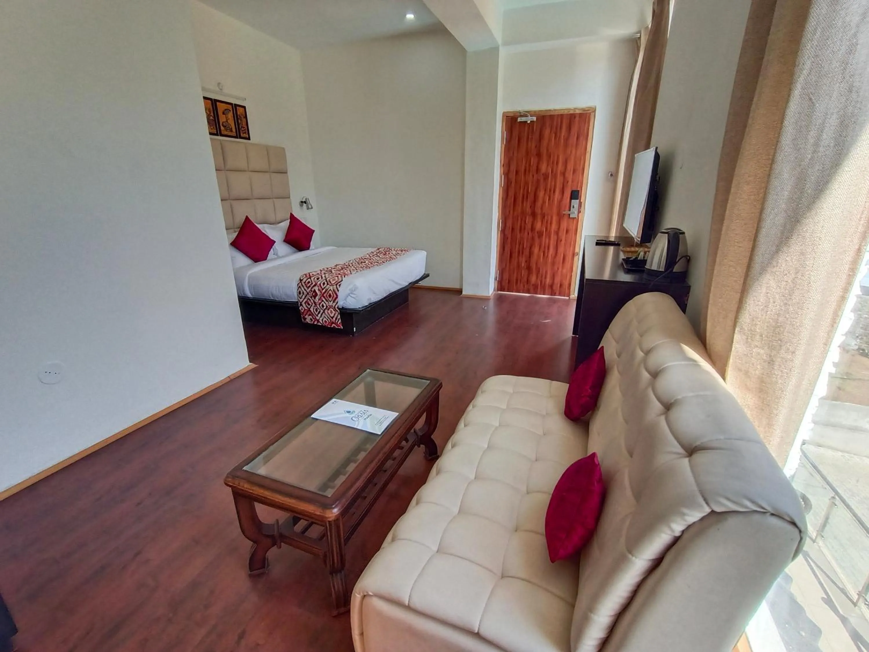 Bedroom, Bed in Gezellig Inn - Hotel Oasis