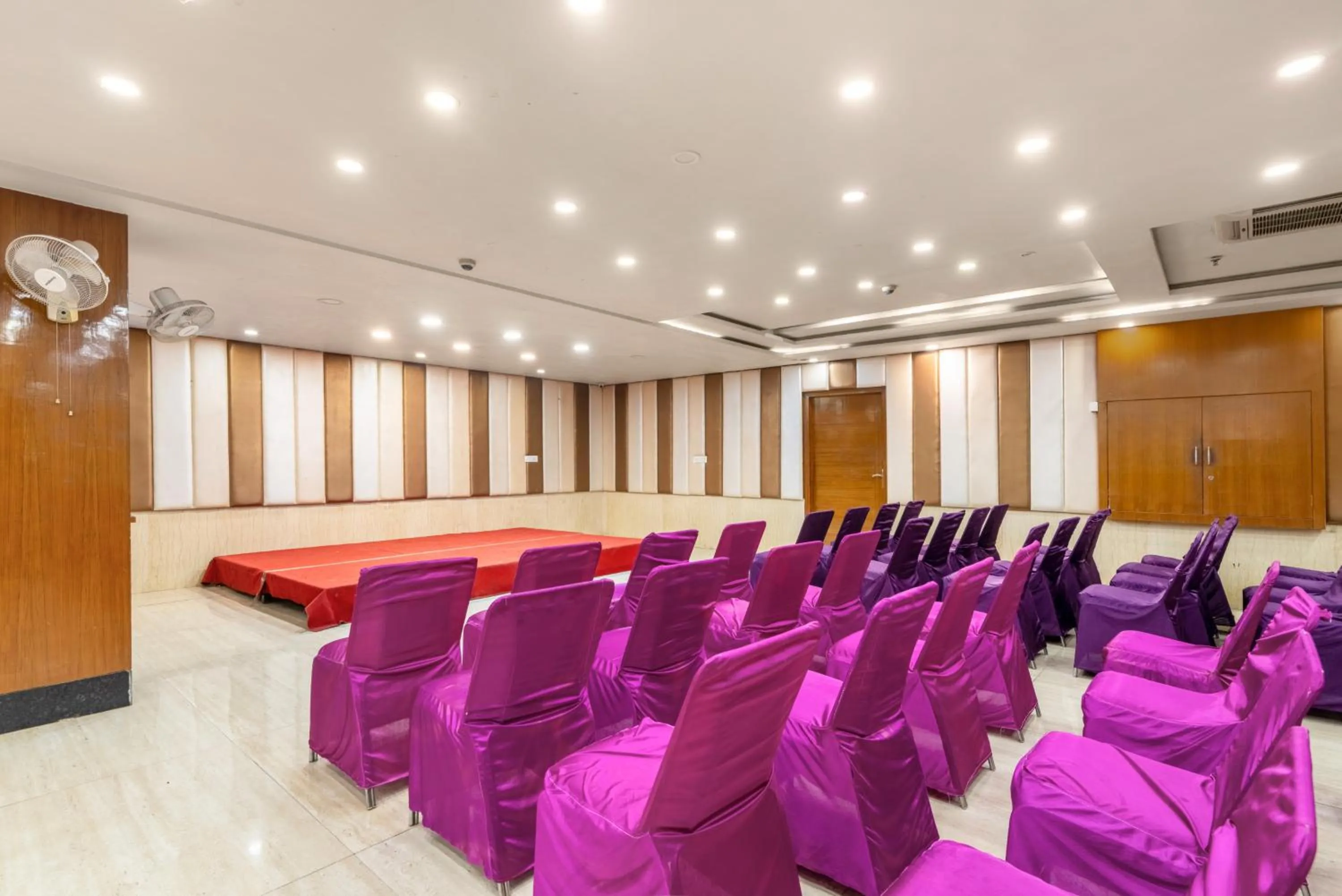 Banquet/Function facilities in Treebo Premium Vinnie - Near Airport