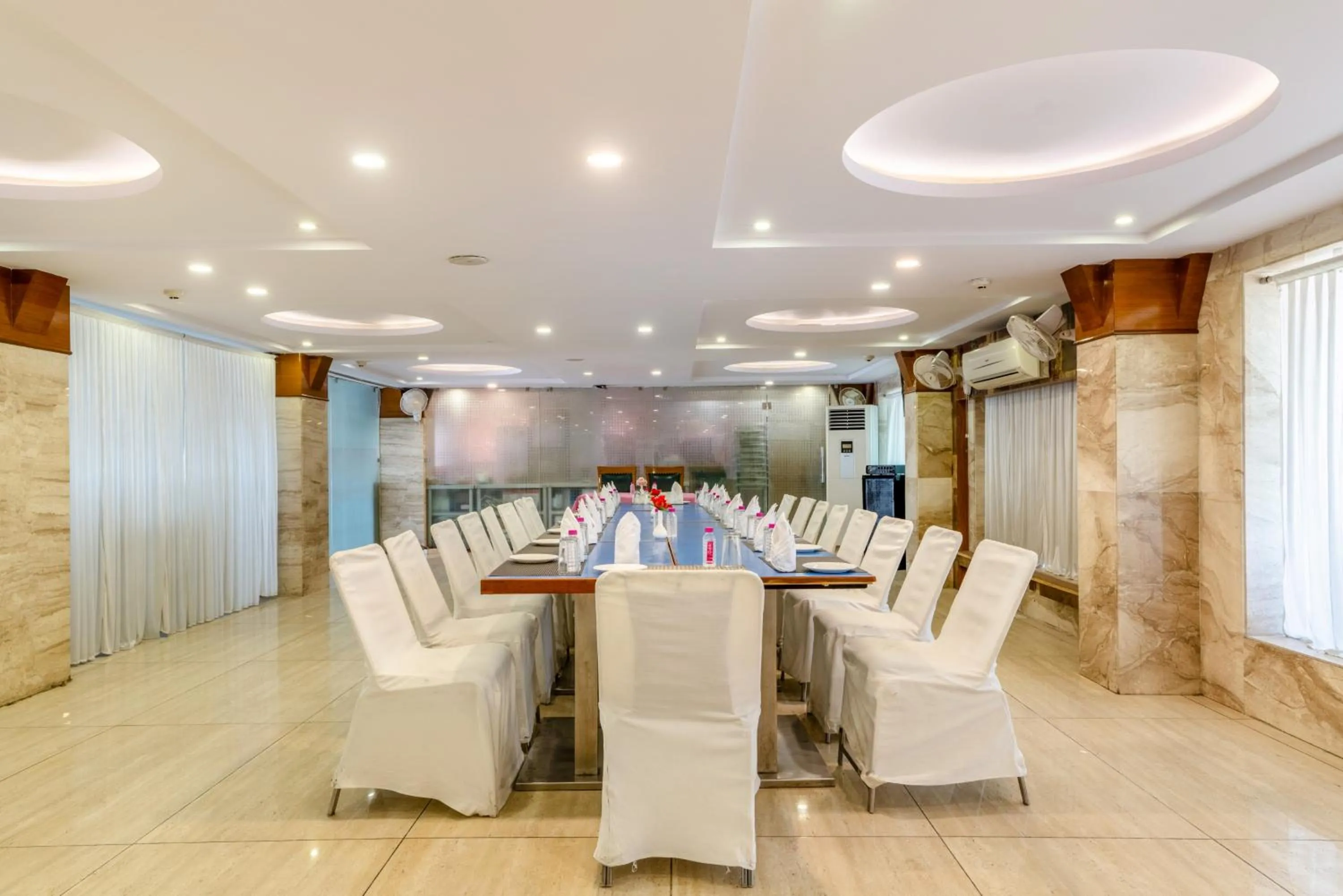 Meeting/conference room in Treebo Premium Vinnie - Near Airport