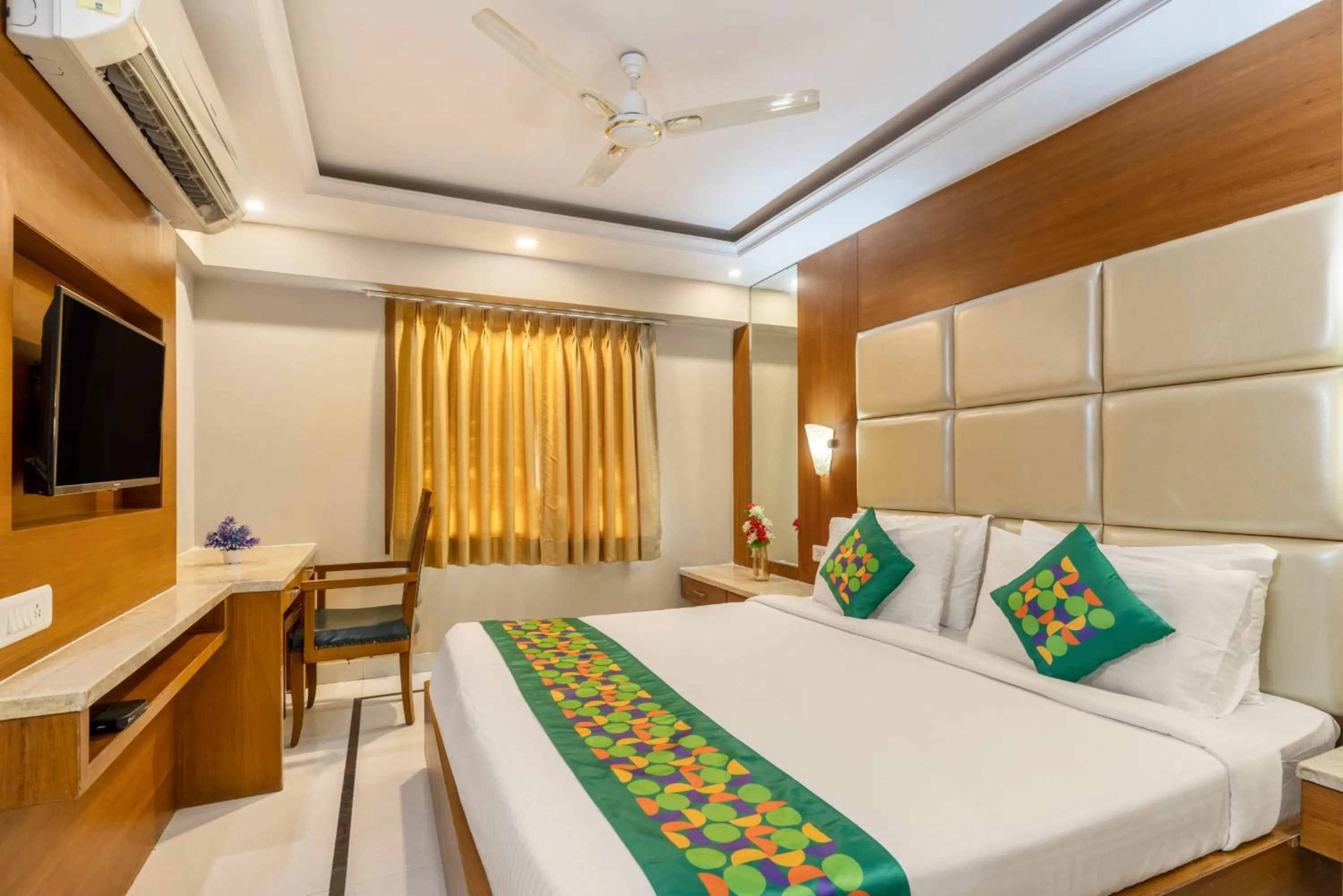 Bedroom, Bed in Treebo Premium Vinnie - Near Airport