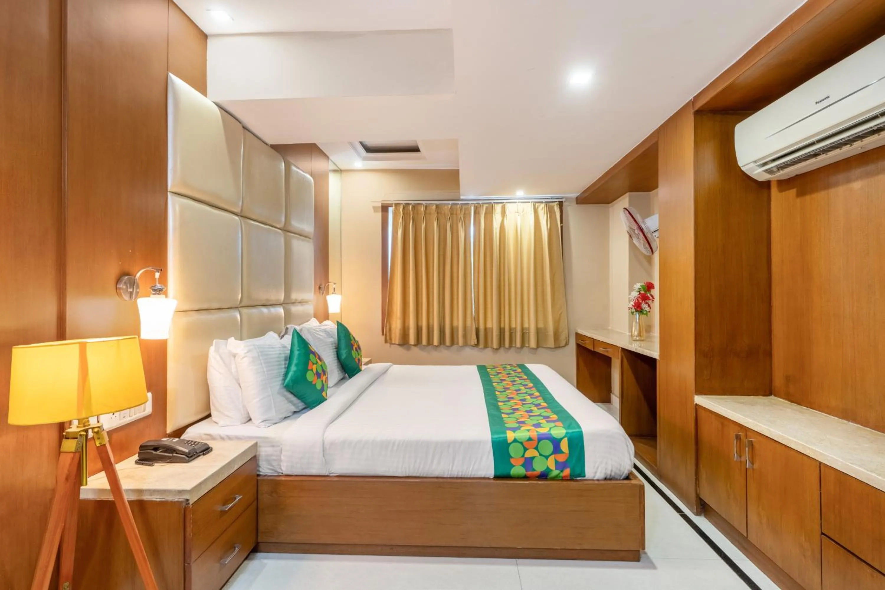 Bedroom, Bed in Treebo Premium Vinnie - Near Airport