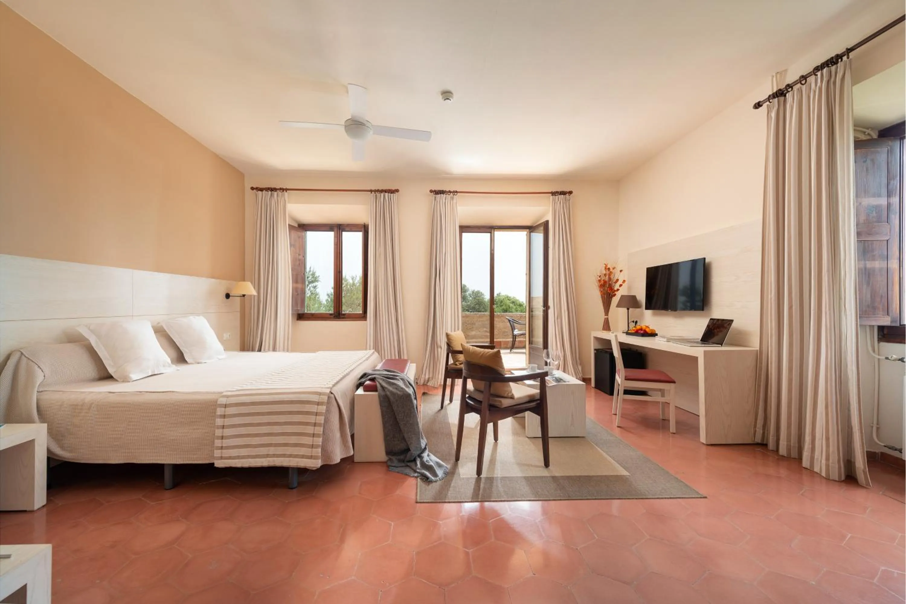 Bedroom, Bed in Santuari de Cura