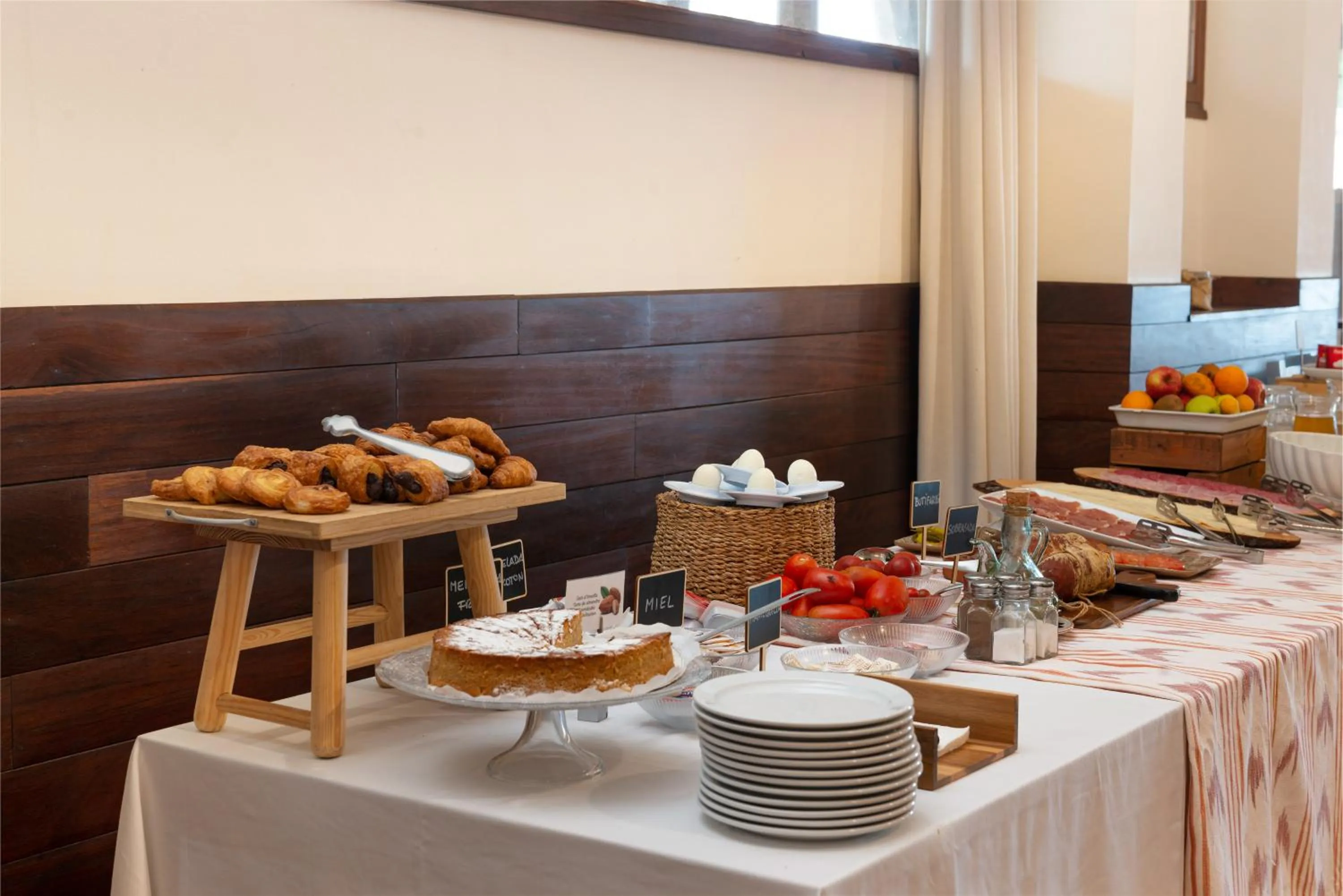 Breakfast in Santuari de Cura