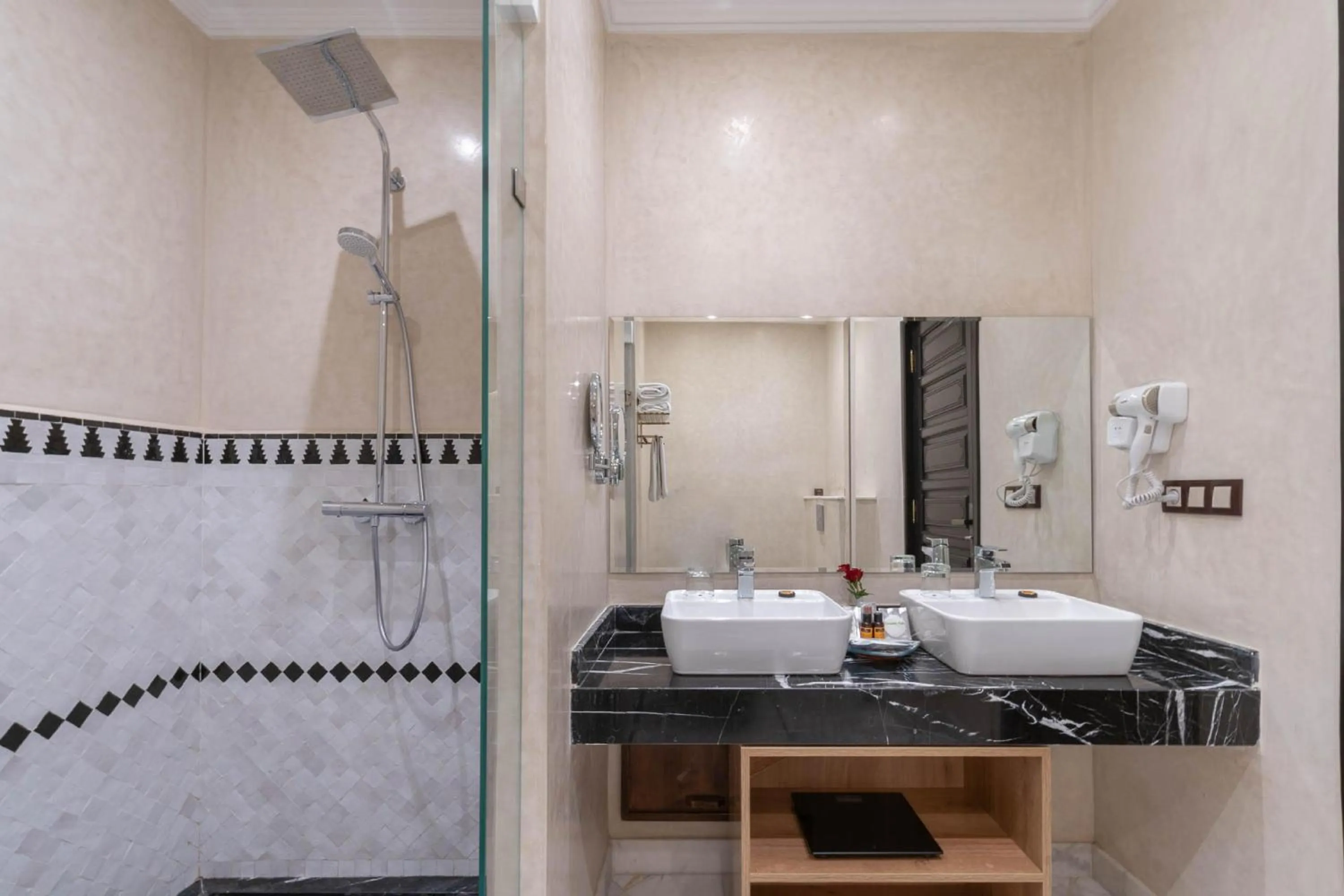 Shower in Riad Atlas Palace & SPA