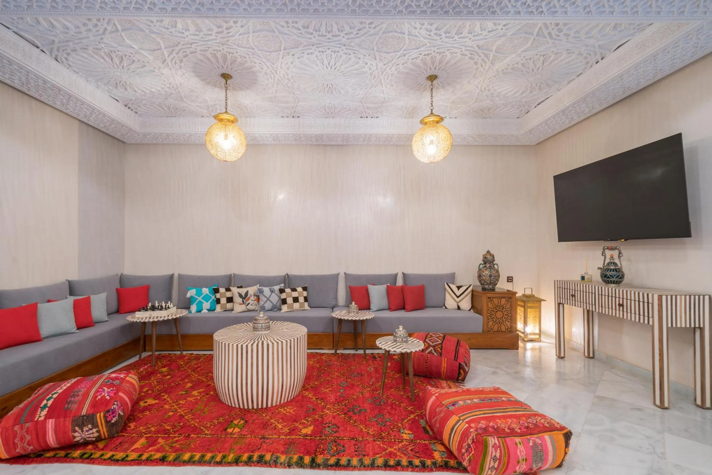 Communal lounge/ TV room in Riad Atlas Palace & SPA