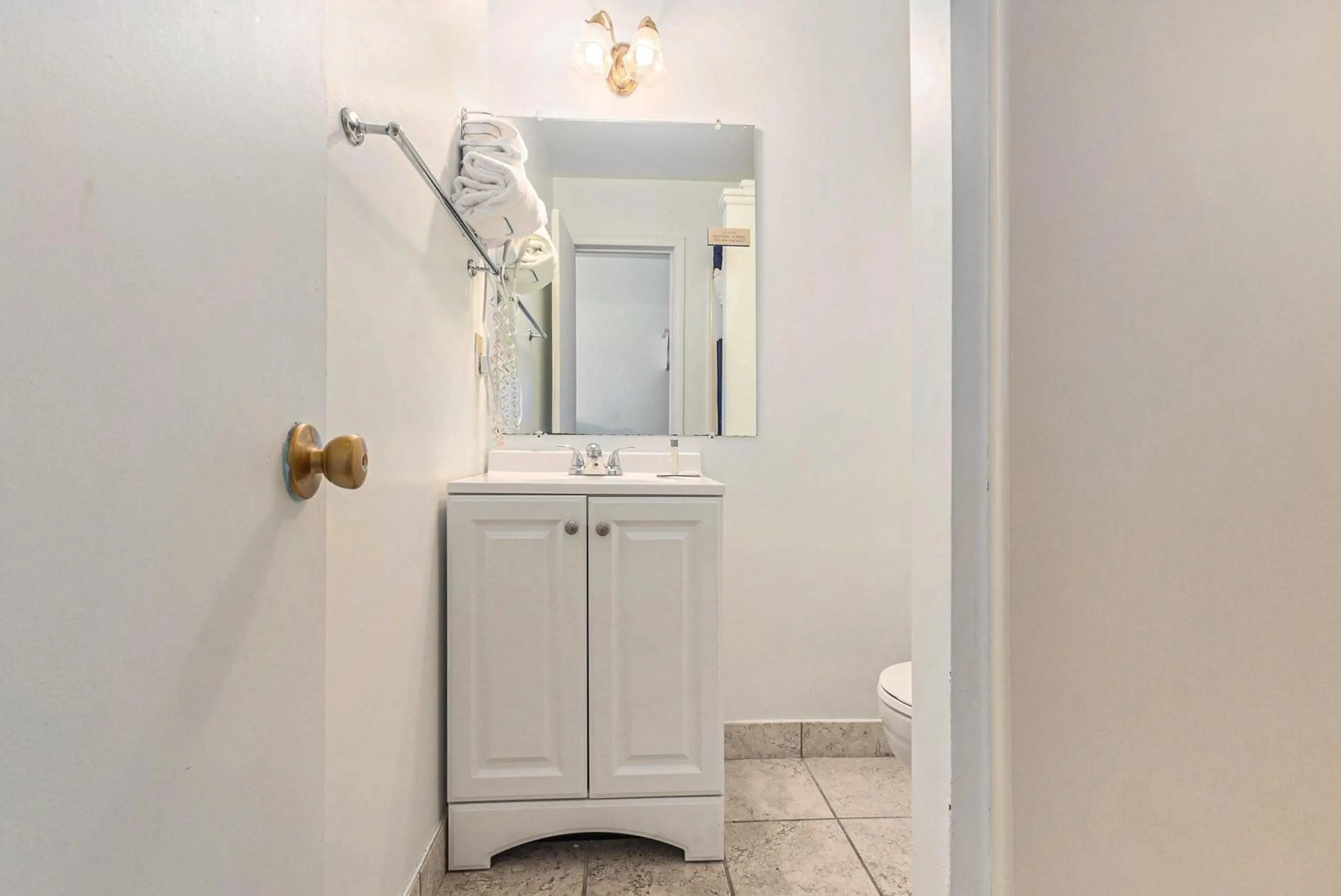 Bathroom in Snyders Shoreline Inn