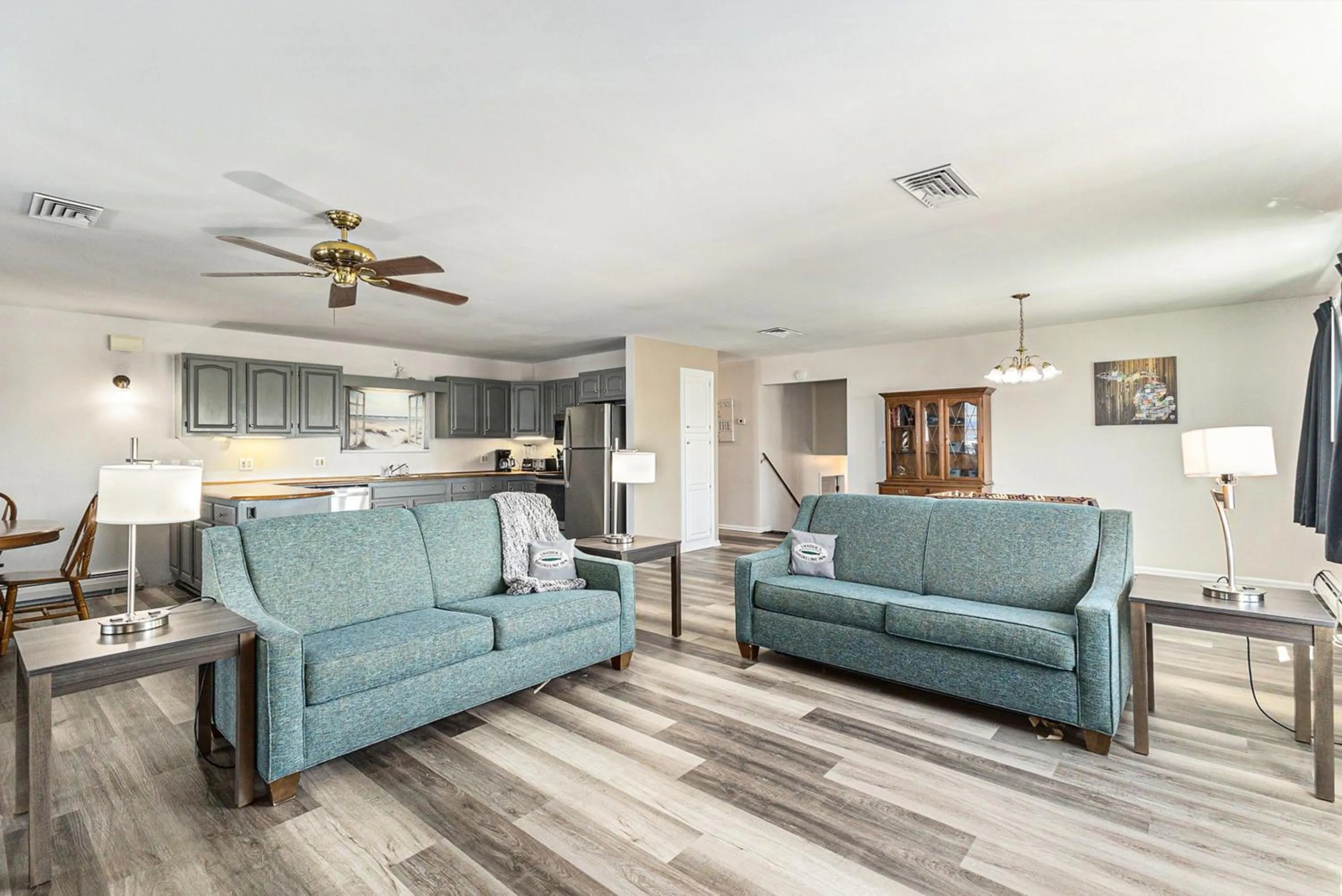 Snyders Shoreline Inn