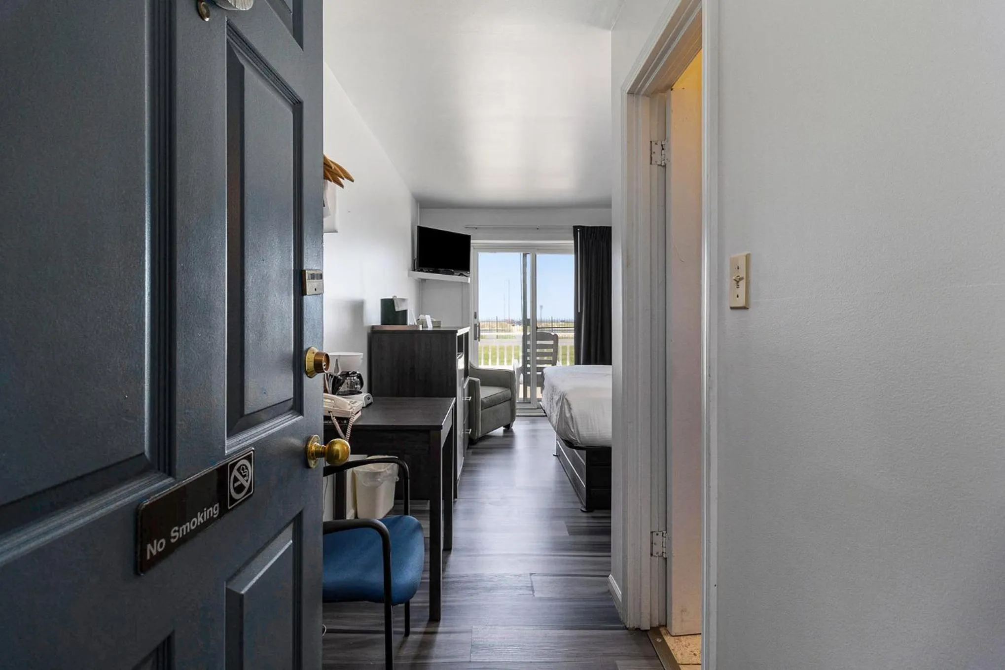 Bed in Snyders Shoreline Inn