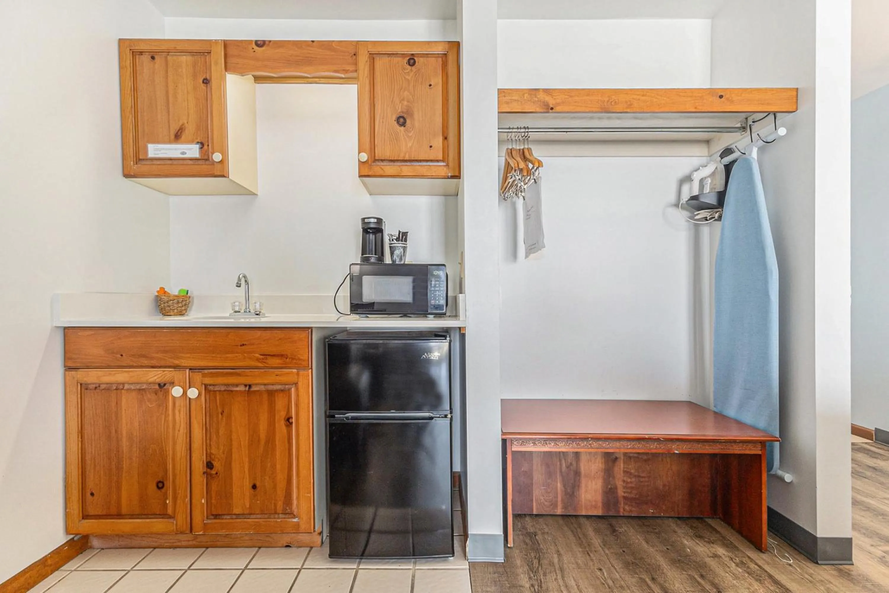 minibar in Snyders Shoreline Inn