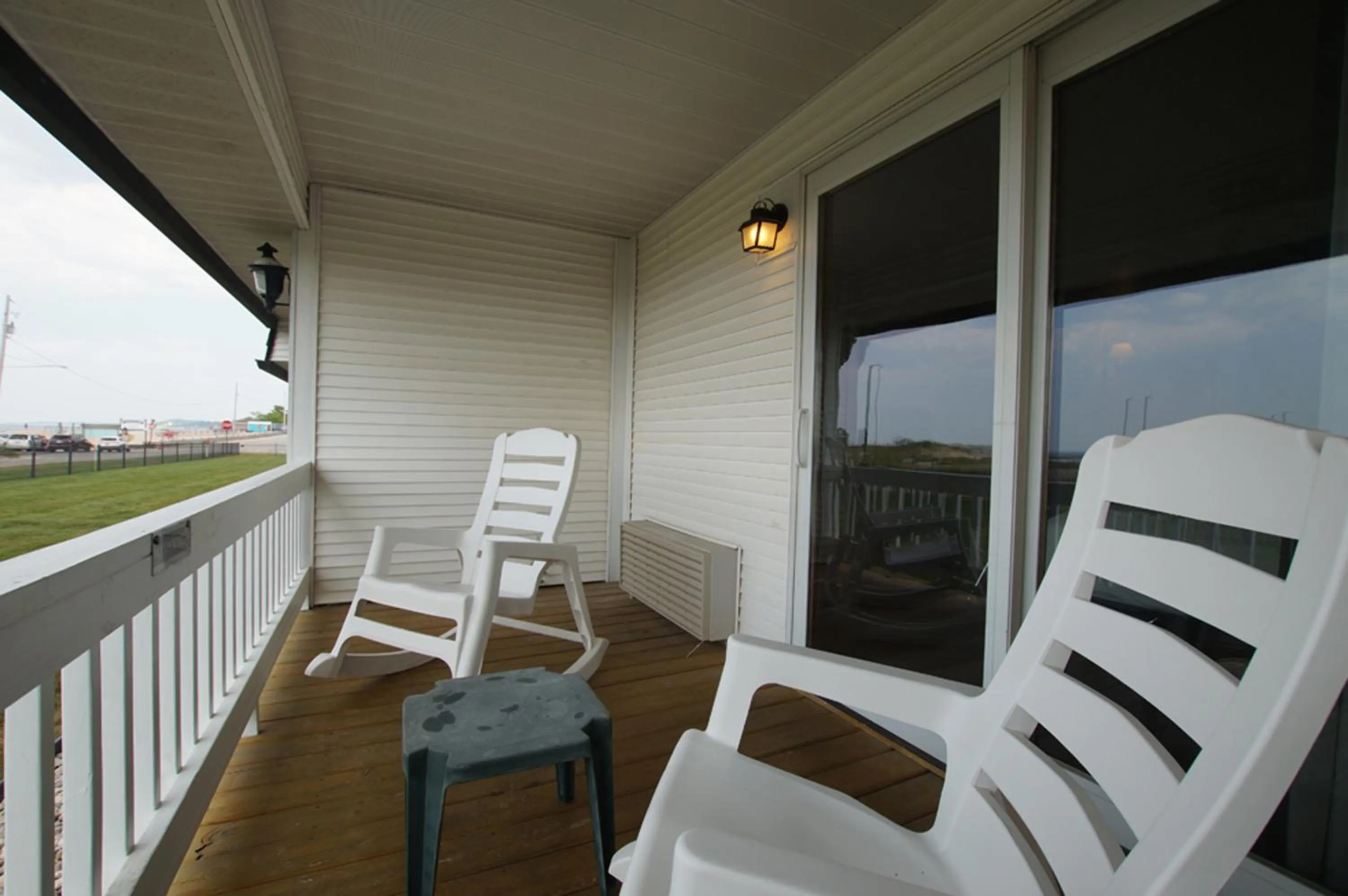 Balcony/Terrace in Snyders Shoreline Inn