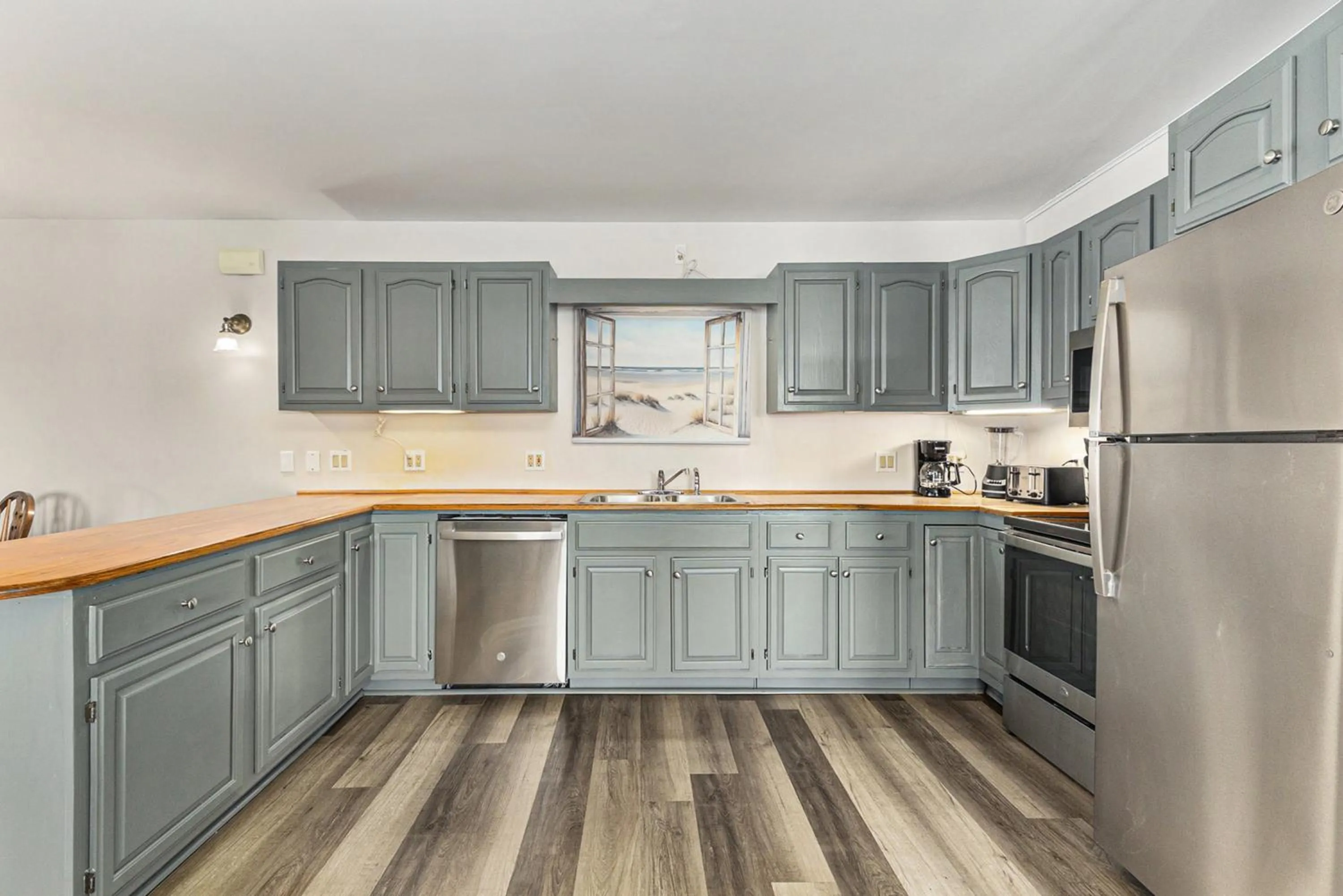 Snyders Shoreline Inn