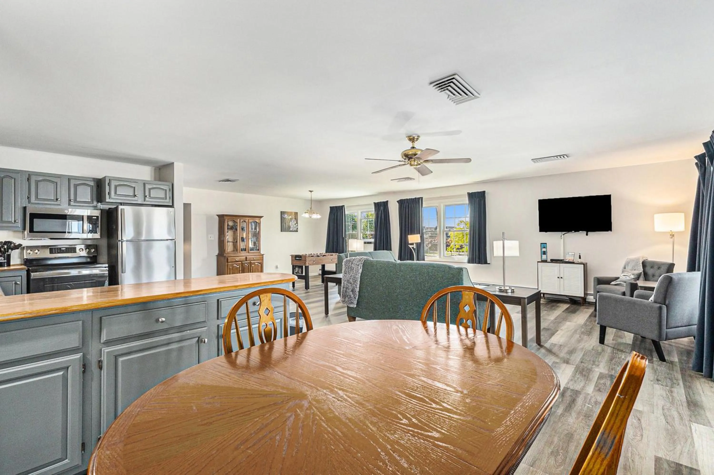 Snyders Shoreline Inn