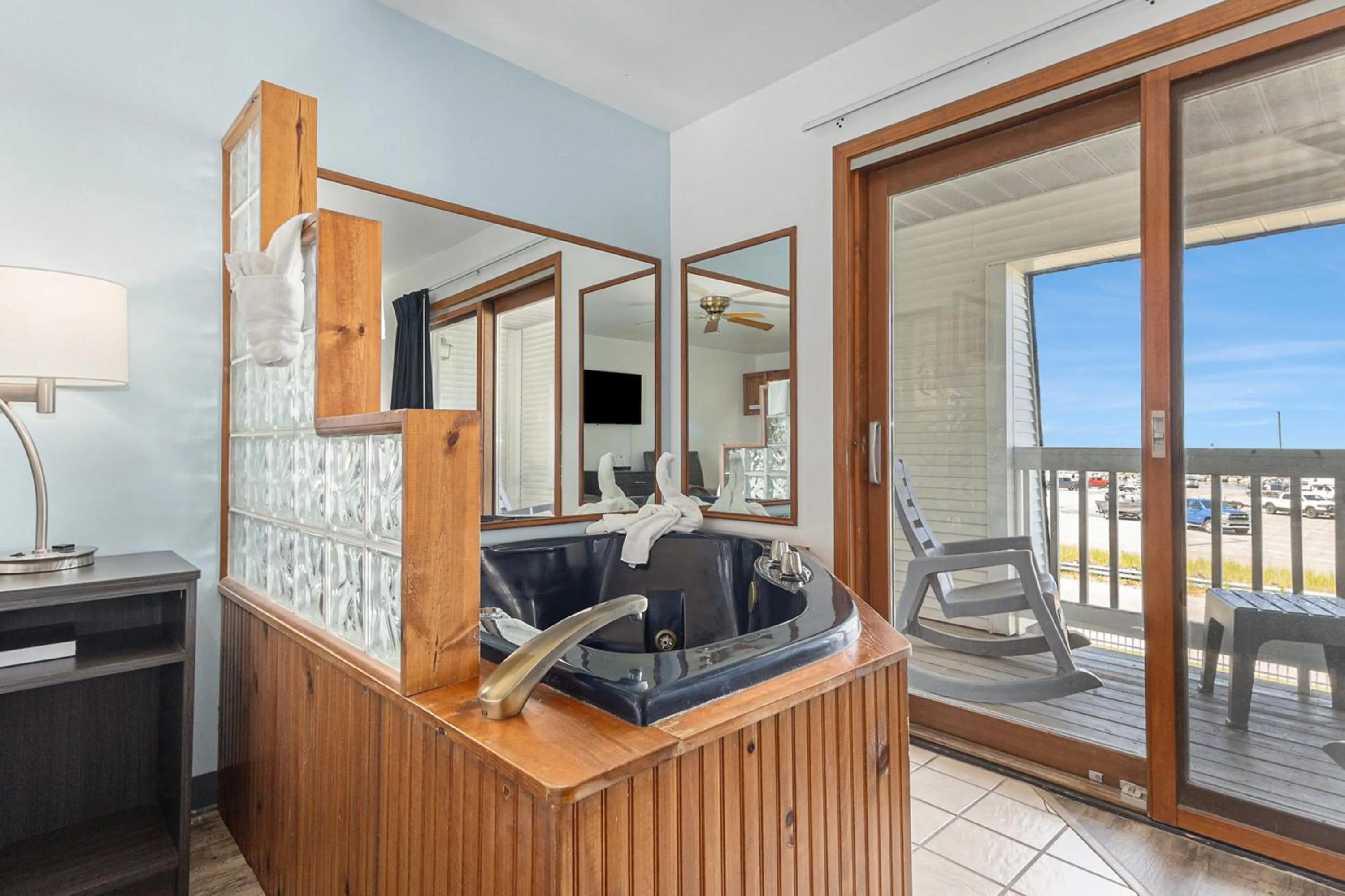 Balcony/Terrace in Snyders Shoreline Inn