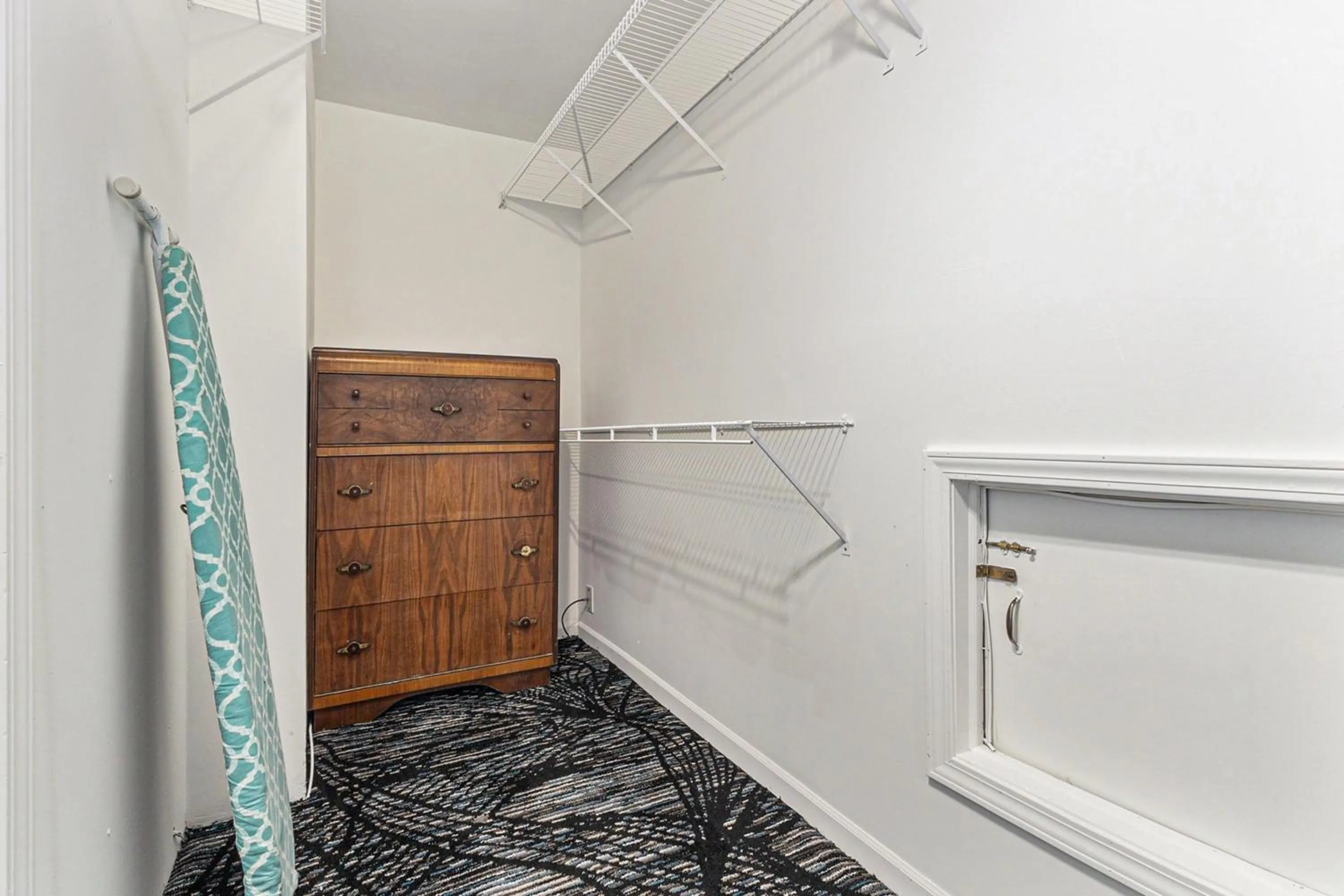 Snyders Shoreline Inn