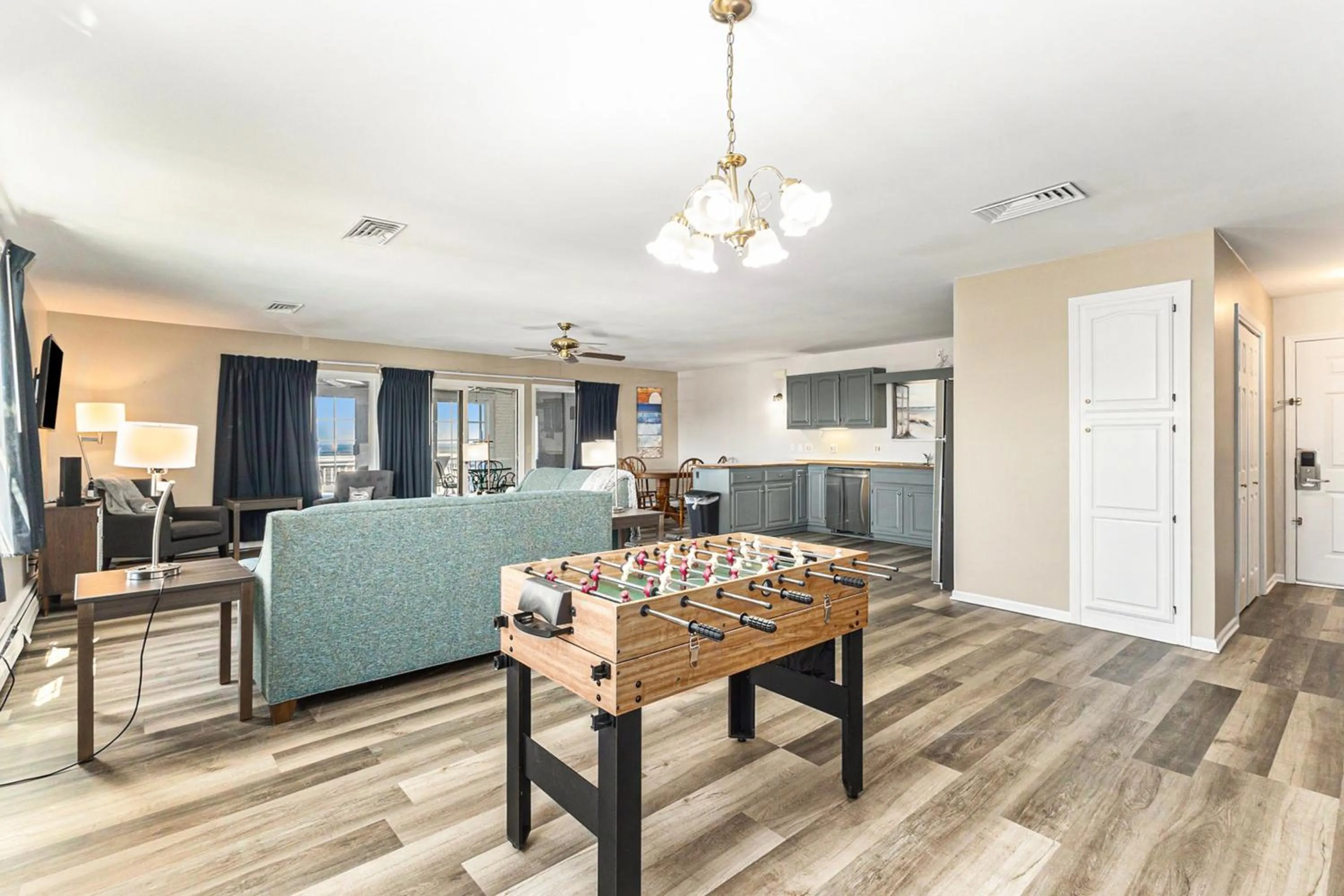 Living room in Snyders Shoreline Inn