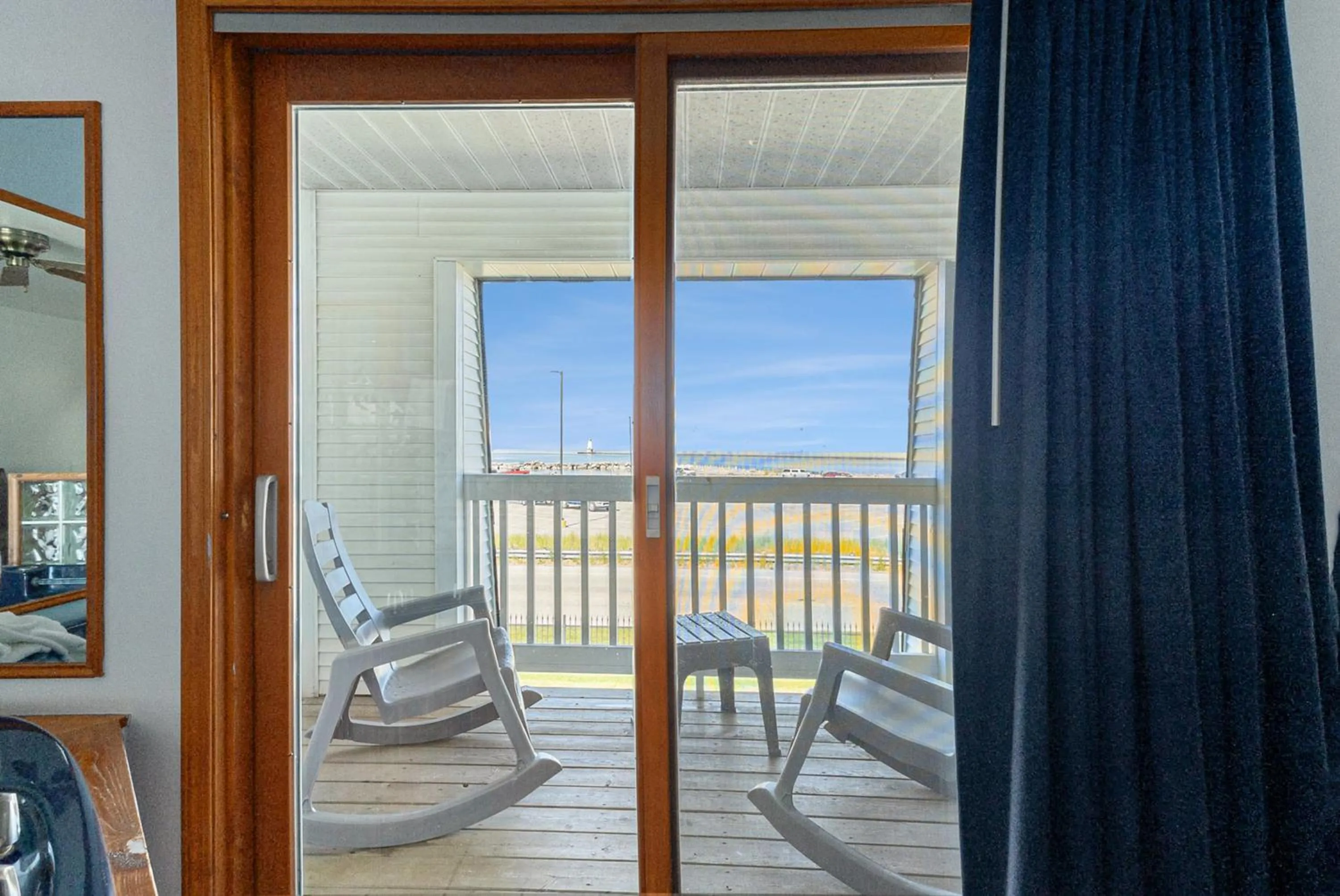 Balcony/Terrace in Snyders Shoreline Inn