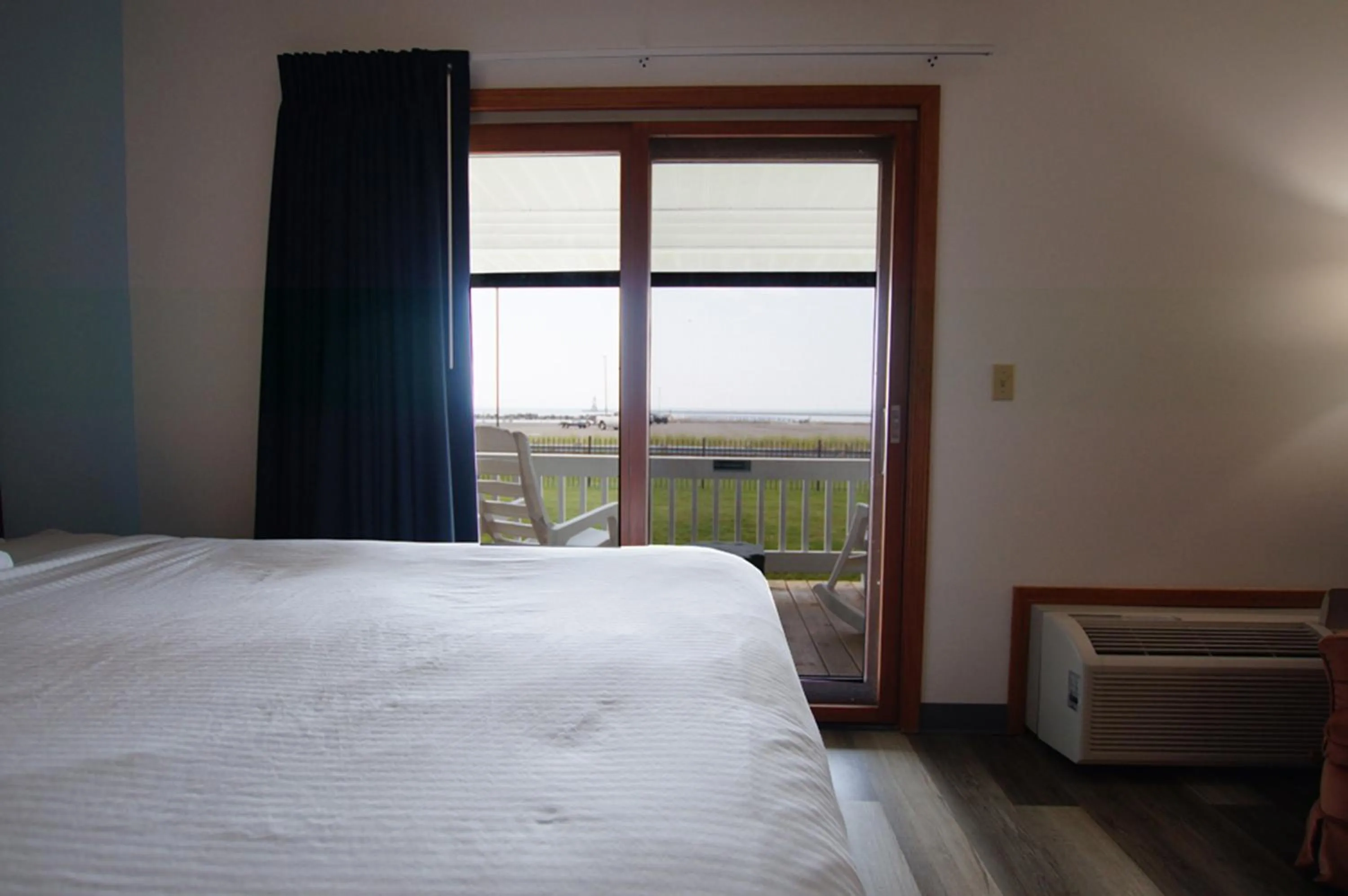 Bed in Snyders Shoreline Inn